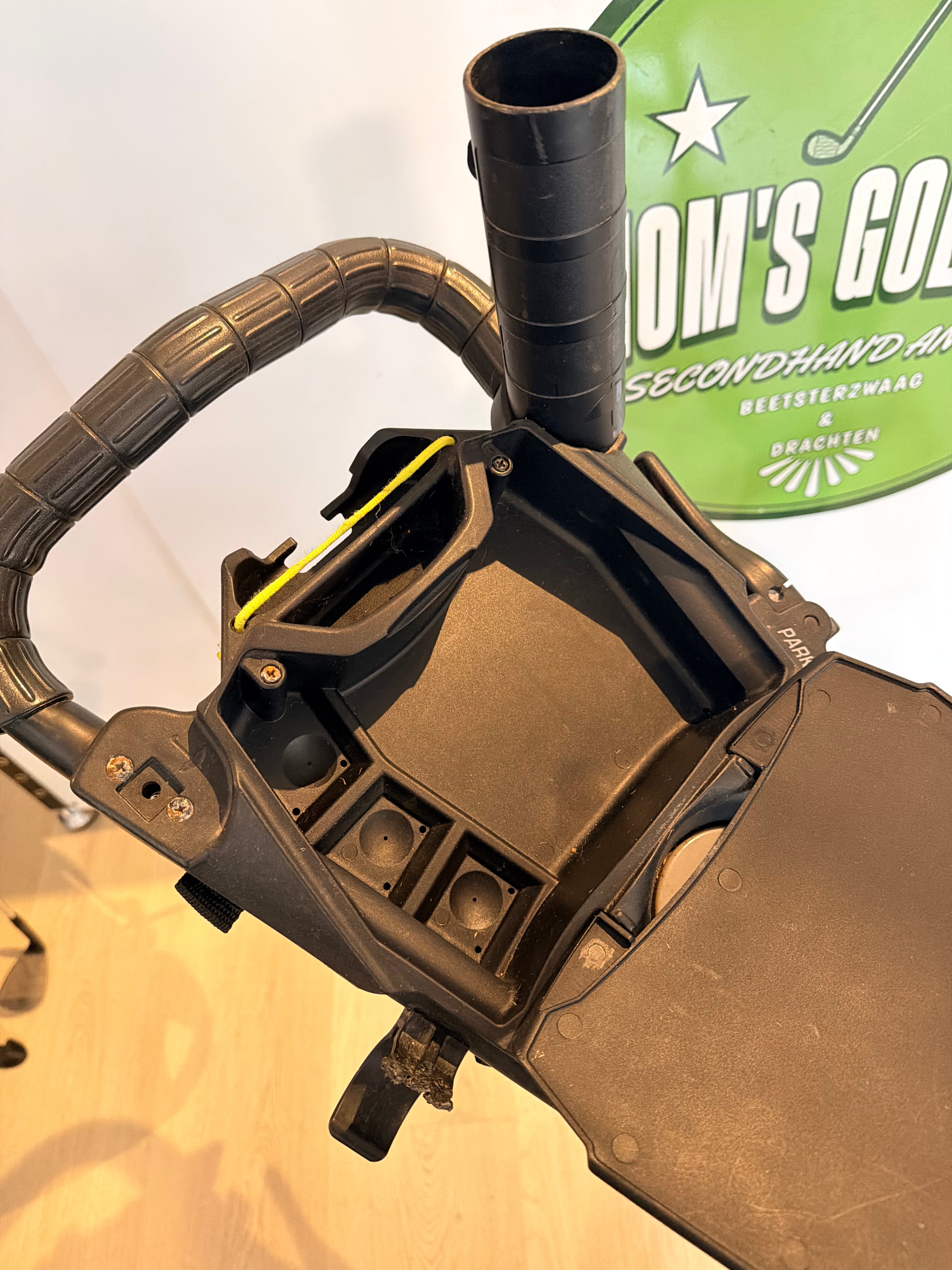 Thom's Golfgear Bagboy Smartquad trolley met handvat en wielen, ideaal voor het dragen van golfbag op de golfbaan