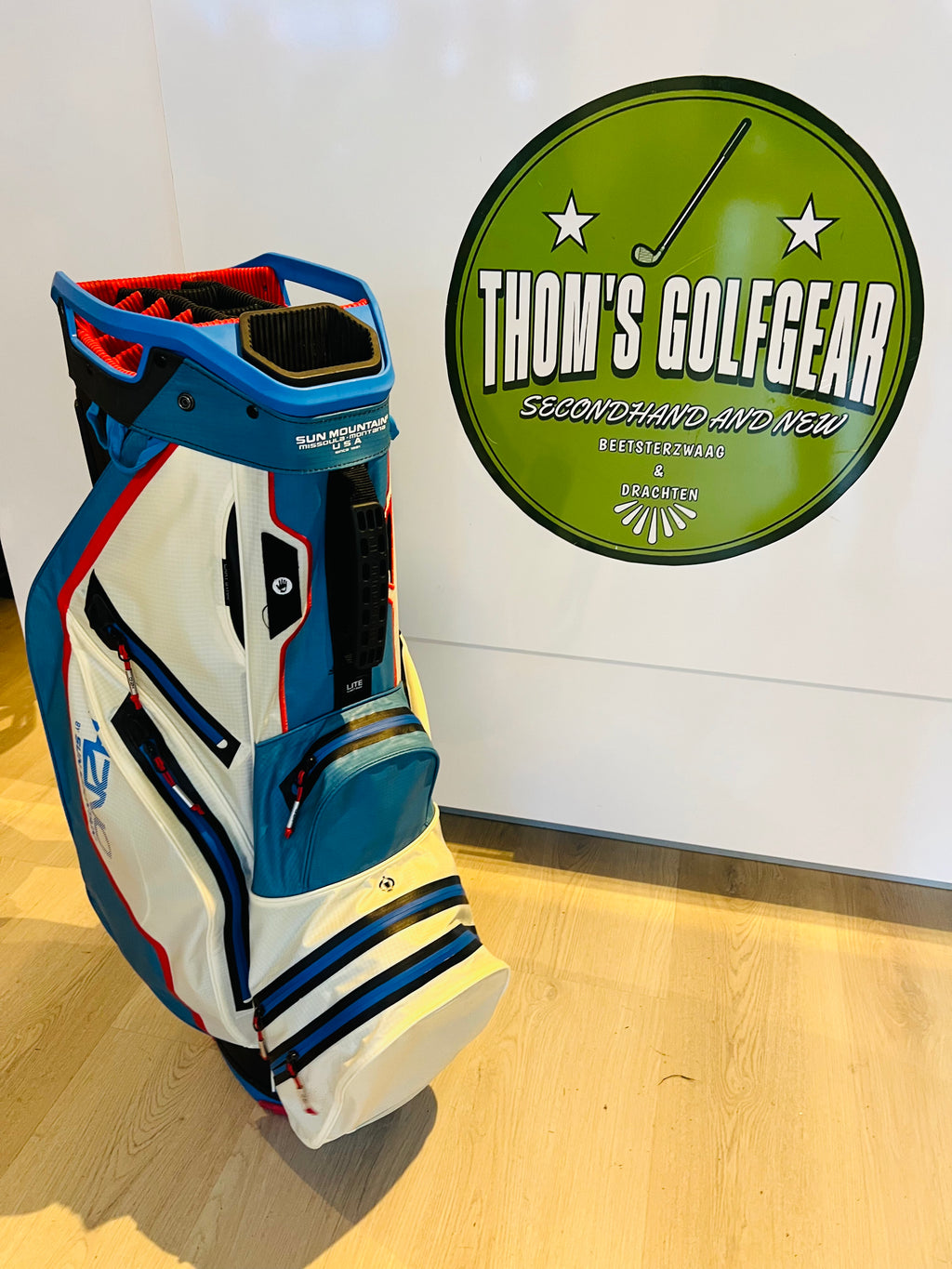 Sun Mountain H2NO Cartbag – Wit / Lichtblauw met Rode Accenten