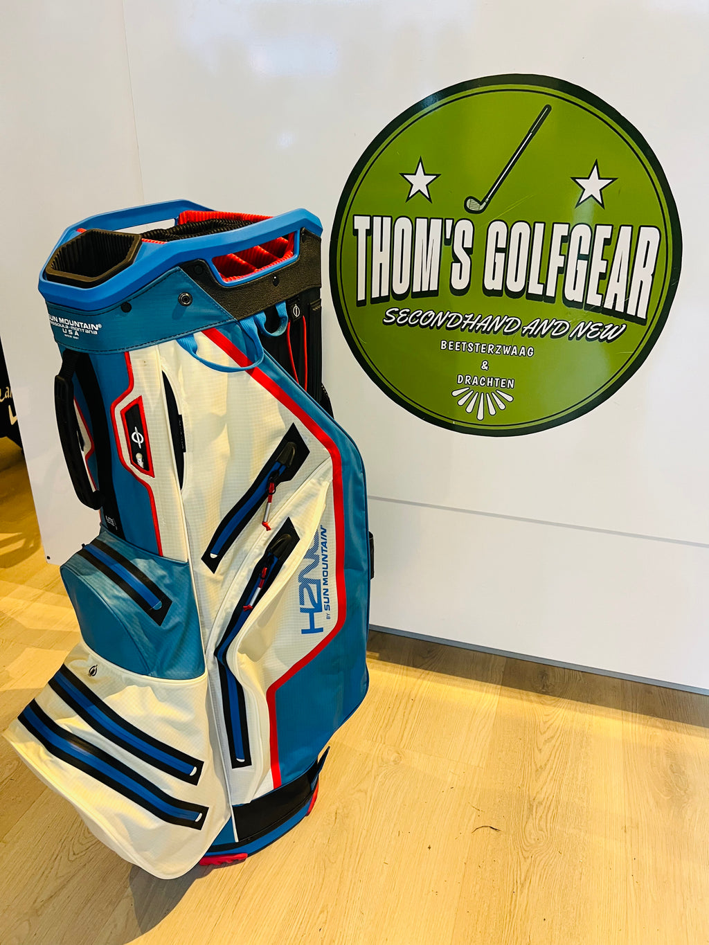 Sun Mountain H2NO Cartbag – Wit / Lichtblauw met Rode Accenten