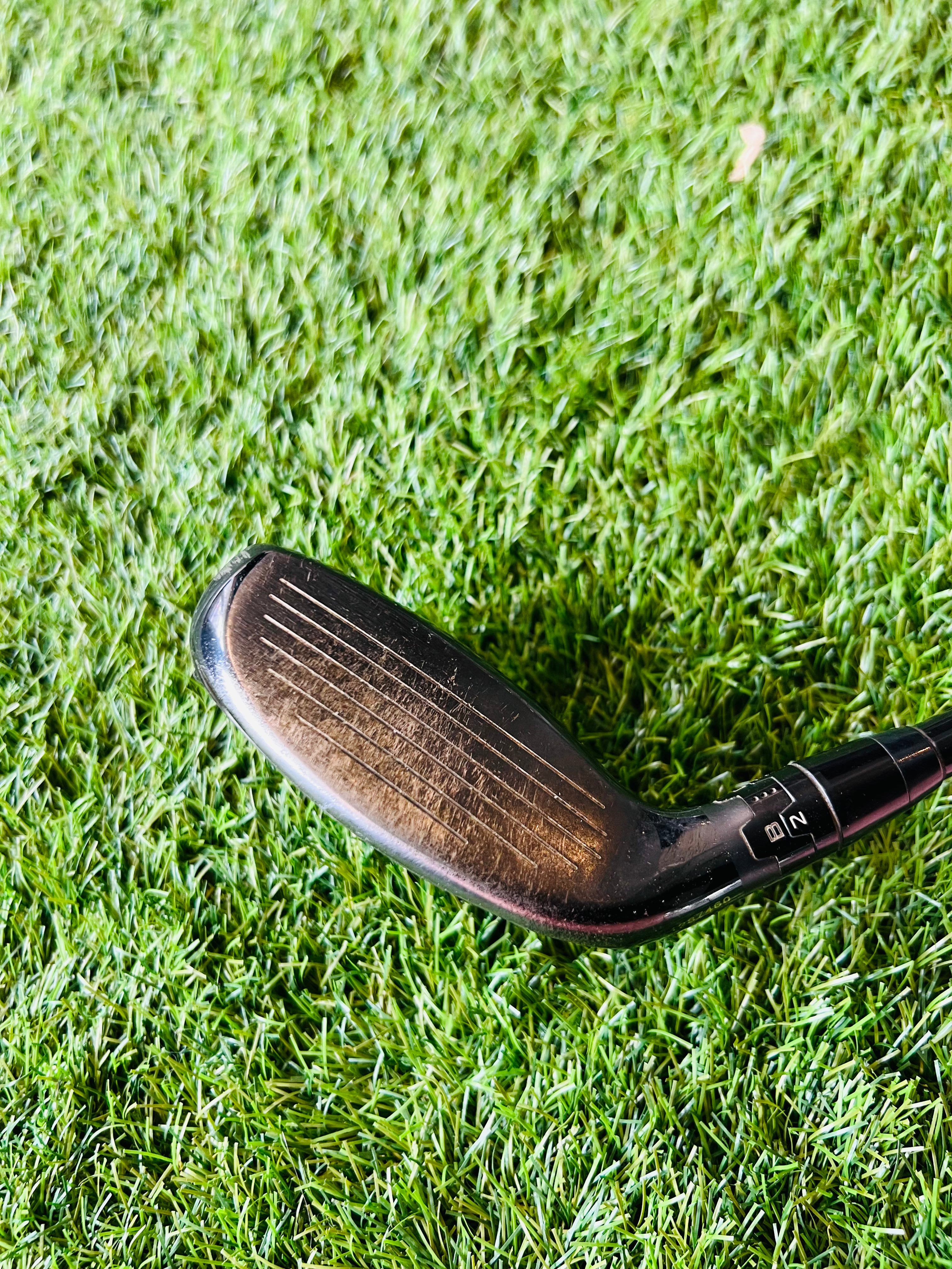 Titleist 818 H1 hybride 23° rechtshandig, golfclub met zwart ontwerp en grip voor betere prestaties op de golfbaan