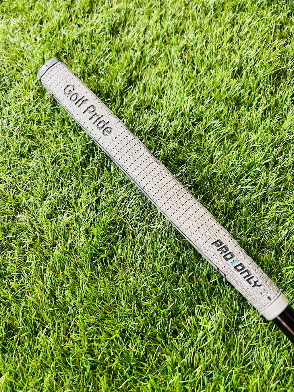 Donkergroene Mizuno M-Craft OMOI 05 putter van 34 inch voor rechtshandige golfers, zichtbaar op de afbeelding.