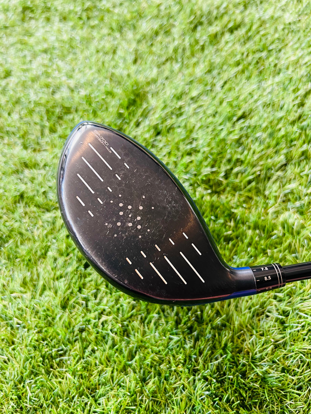 Verstelbare Mizuno GT180 driver voor rechtsgebruikers, golfclub met graphite shaft en grote clubkop, geschikt voor hoge precisie.