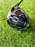 Lichtgewicht Callaway Rogue Driver 9° rechtshandig met golfclubhoofd en grip, geschikt voor golfers.