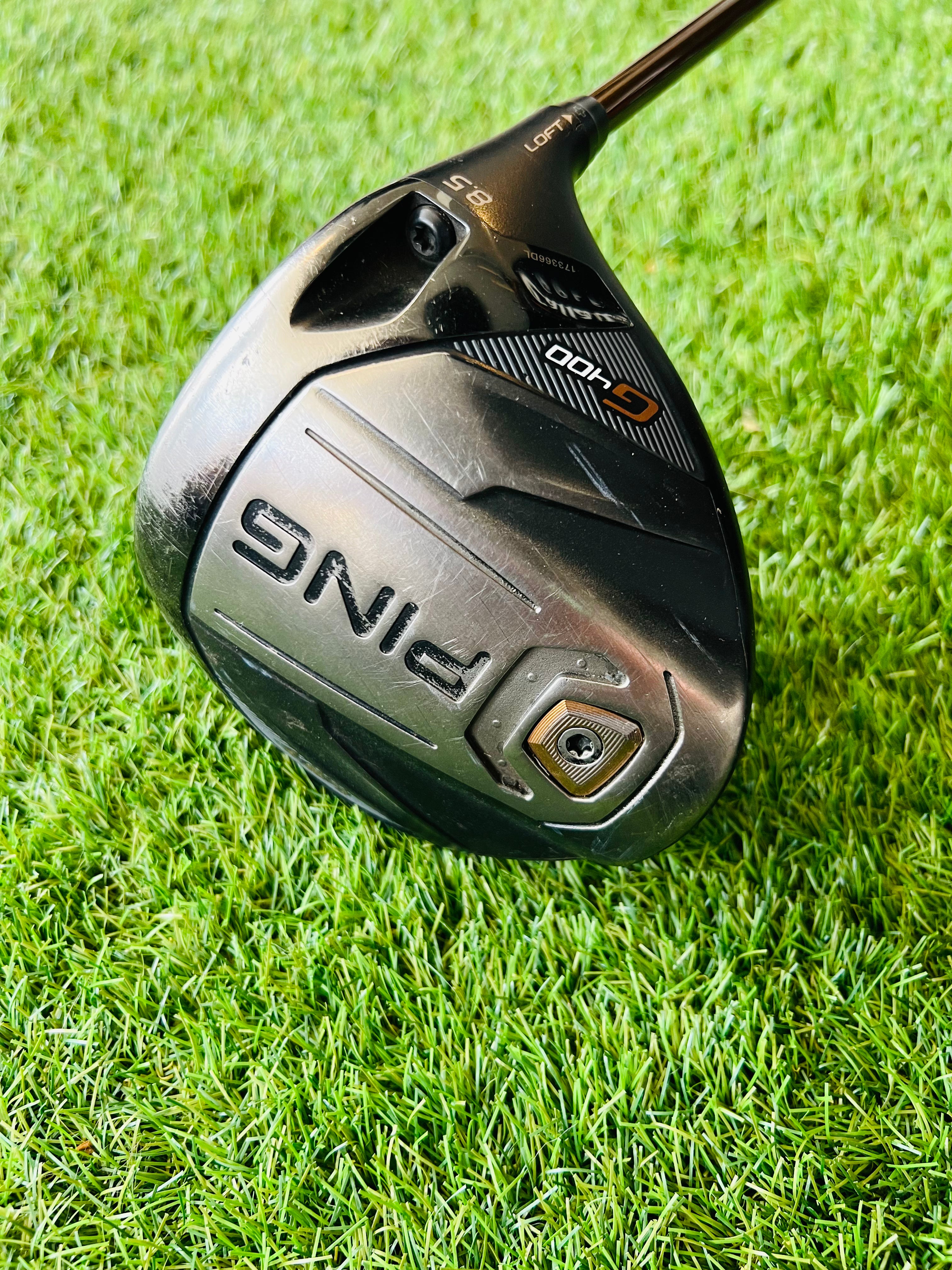 Lichaamskant van de PING G400 LST driver van Thom's Golfgear met 8,5° loft, rechtshandig, zichtbaar op de afbeelding.