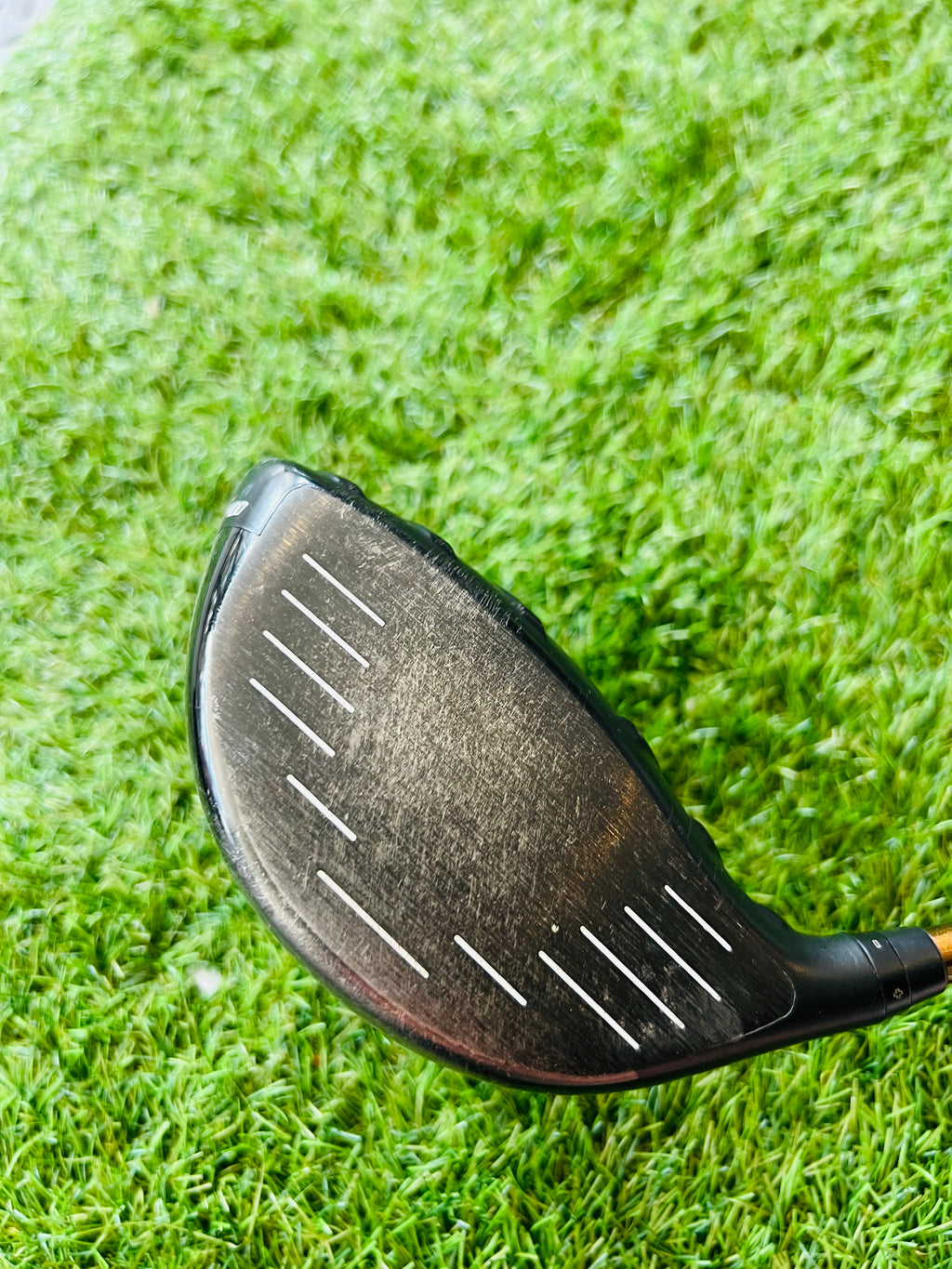 Rechtshandige PING G400 LST driver met 8,5° loft, golfclub met blauwe en zwarte details op de top en grip.