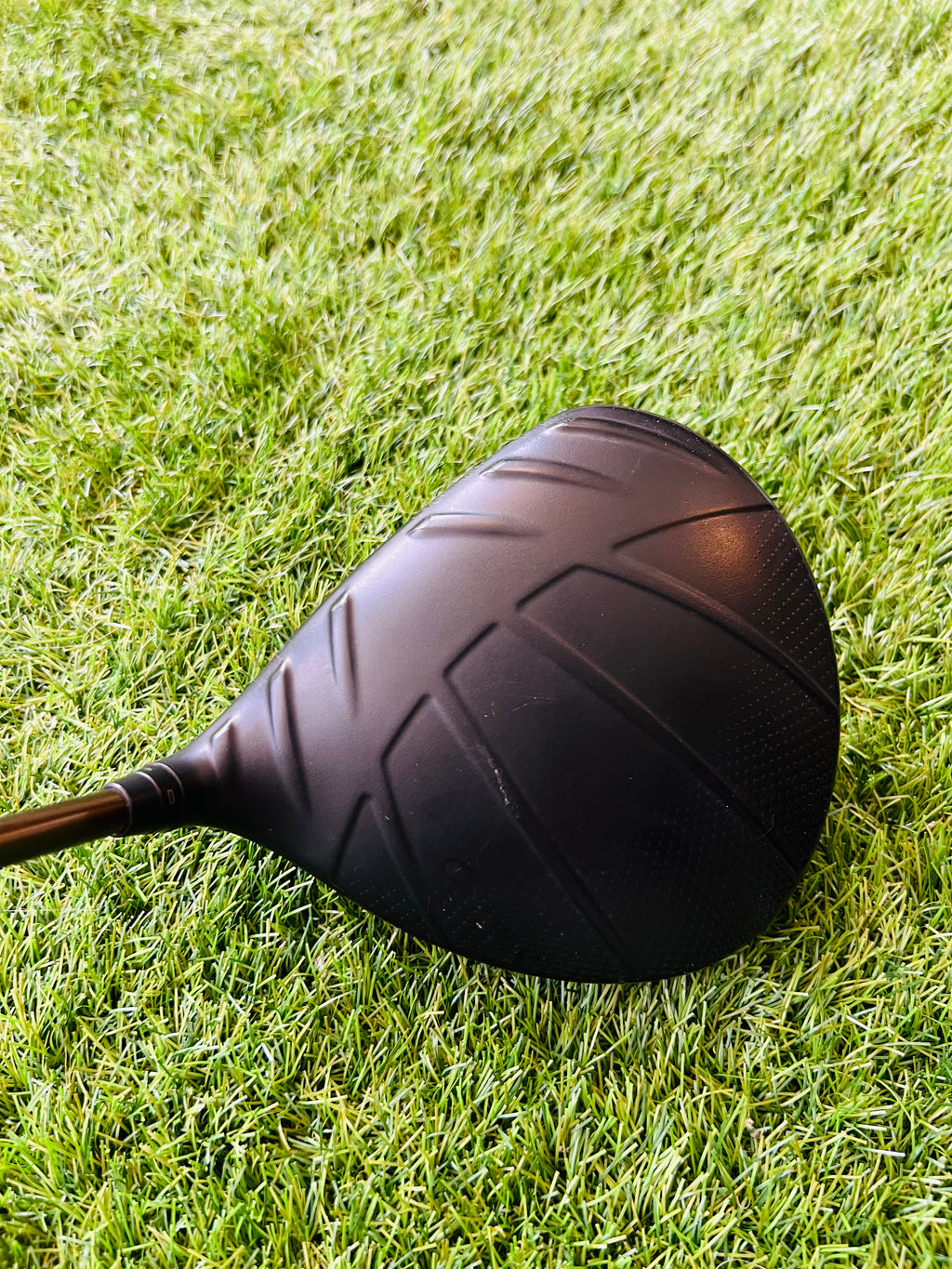 Rechtshandige PING G400 LST driver met 8.5° loft, golfclub met titanium clubhoofd en ergonomische grip, zichtbaar in de afbeelding