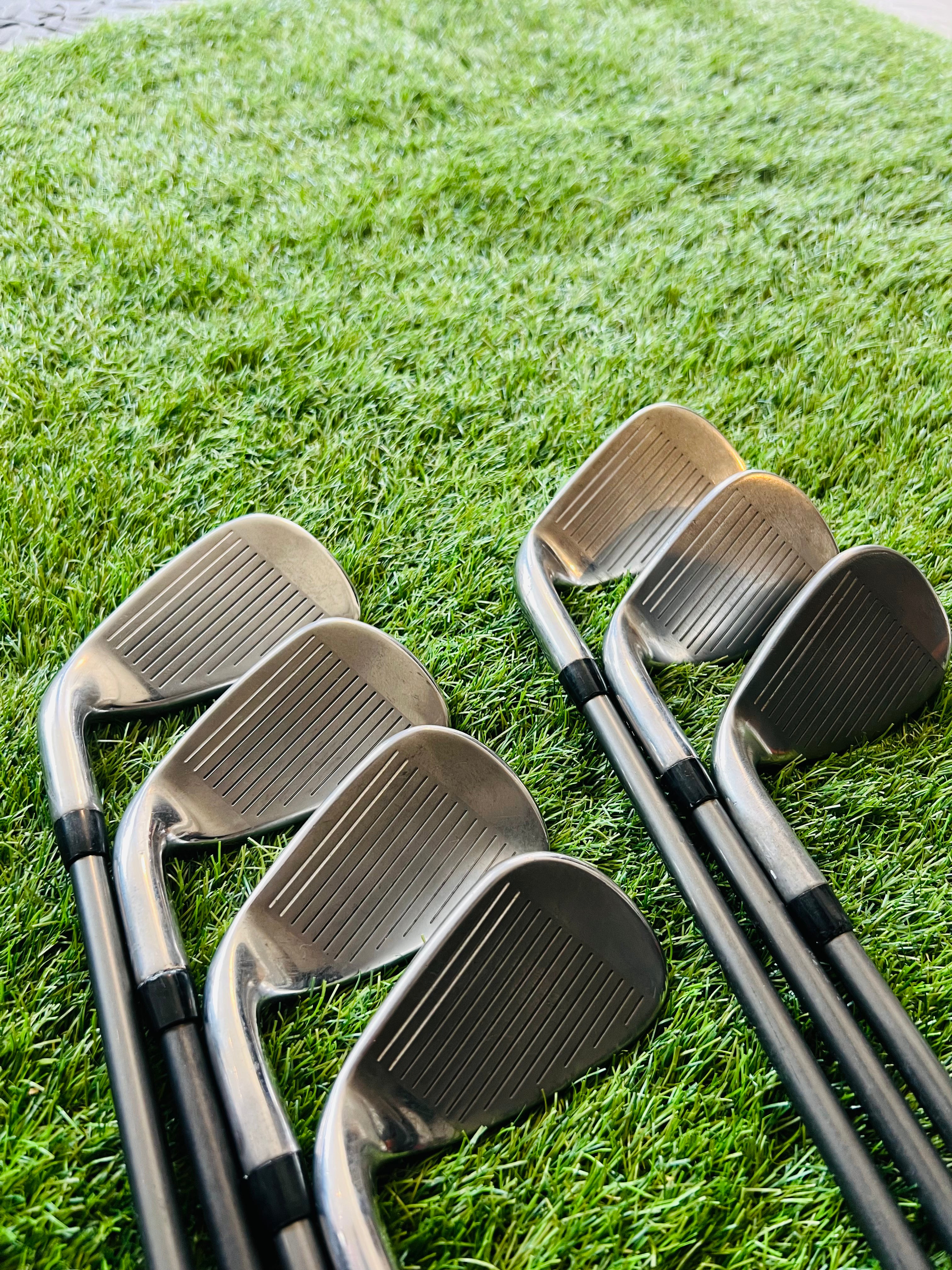 Callaway Rogue Cup 360 IJzerset 5 tot SW met +0.5 shaft, golfclubs met houten grip en stainless steel clubhoofden