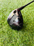 Titleist TSR3 fairwaywood 15° met Hzrdus Black stijf grafiet shaft, close-up van clubkop met clubhoofd en grip
