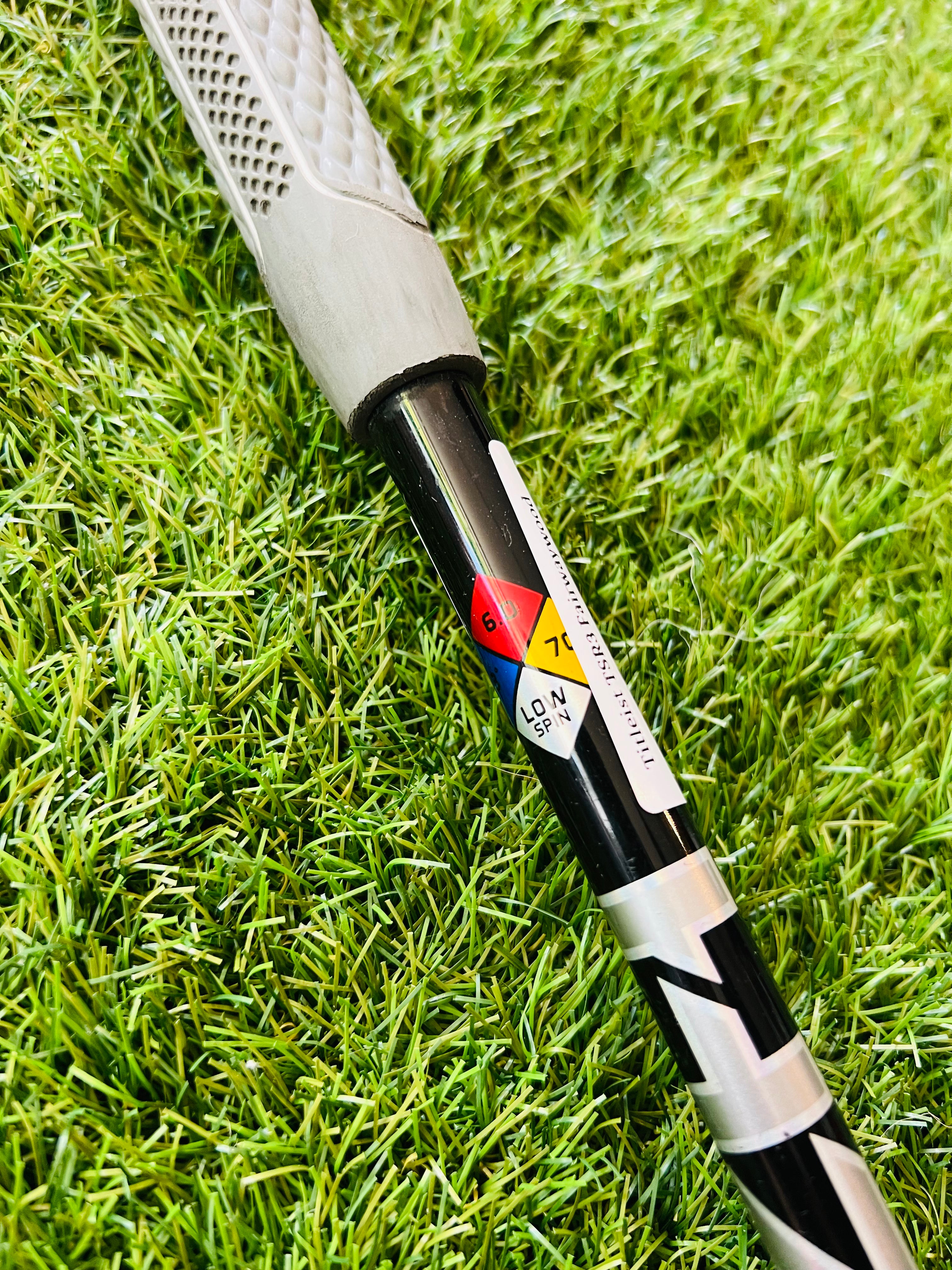 Titliest TSR3 15° fairwaywood van Thom's Golfgear met Hzrdus Black Stiff shaft, zichtbaar op de afbeelding.