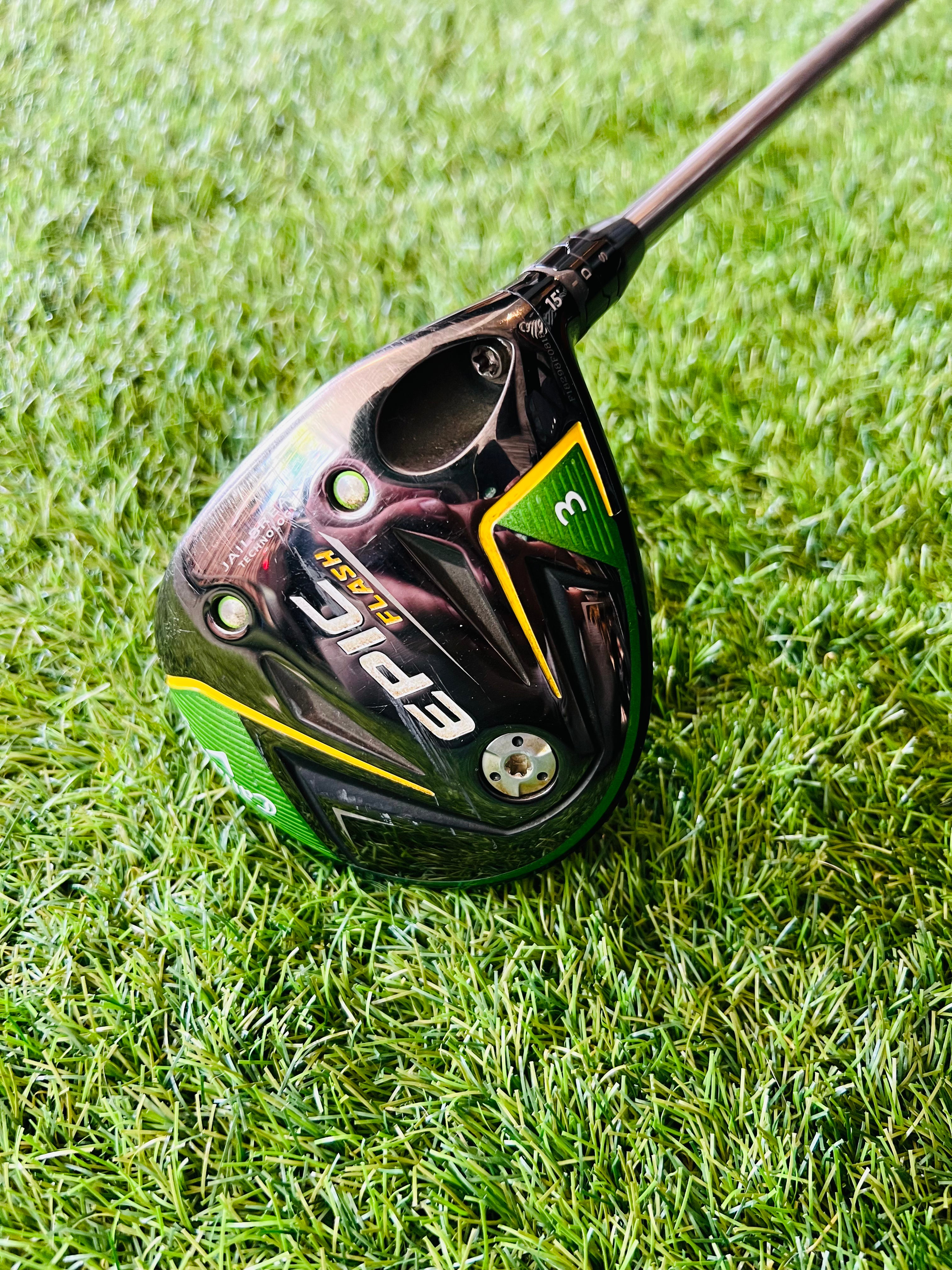 Zwart Callaway Epic Flash Fairwaywood 3 (15°) rechtshandig, zichtbaar met glad oppervlak en graphite shaft.