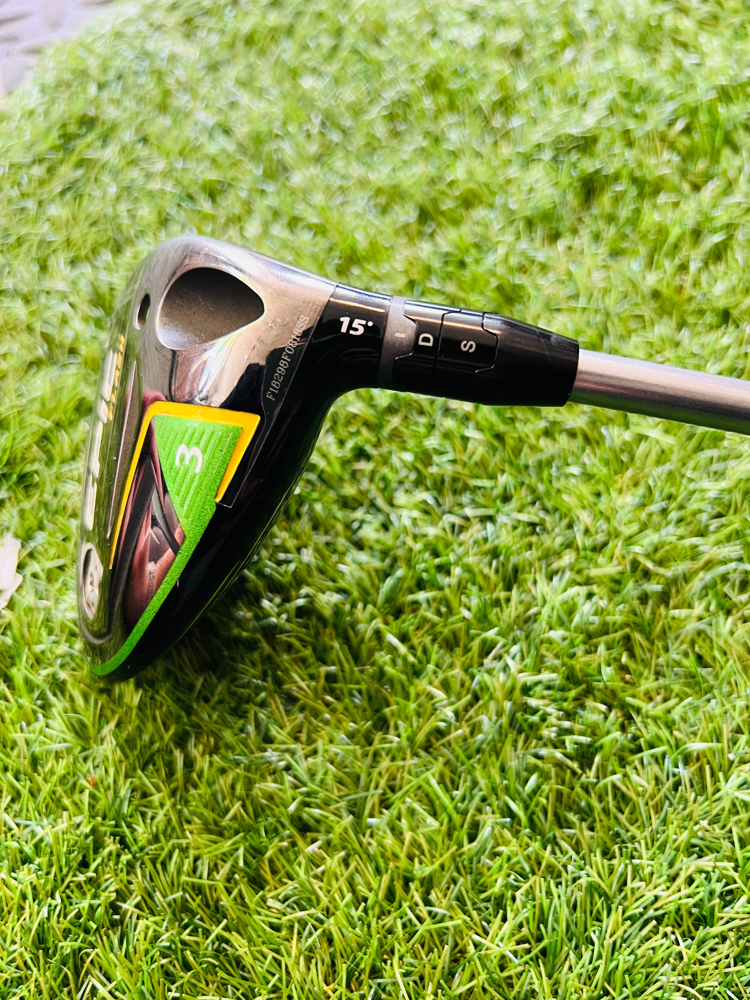 Rechtshandige Callaway Epic Flash Fairwaywood 3 (15°) met graphite shaft, zichtbaar op de golfbaan.