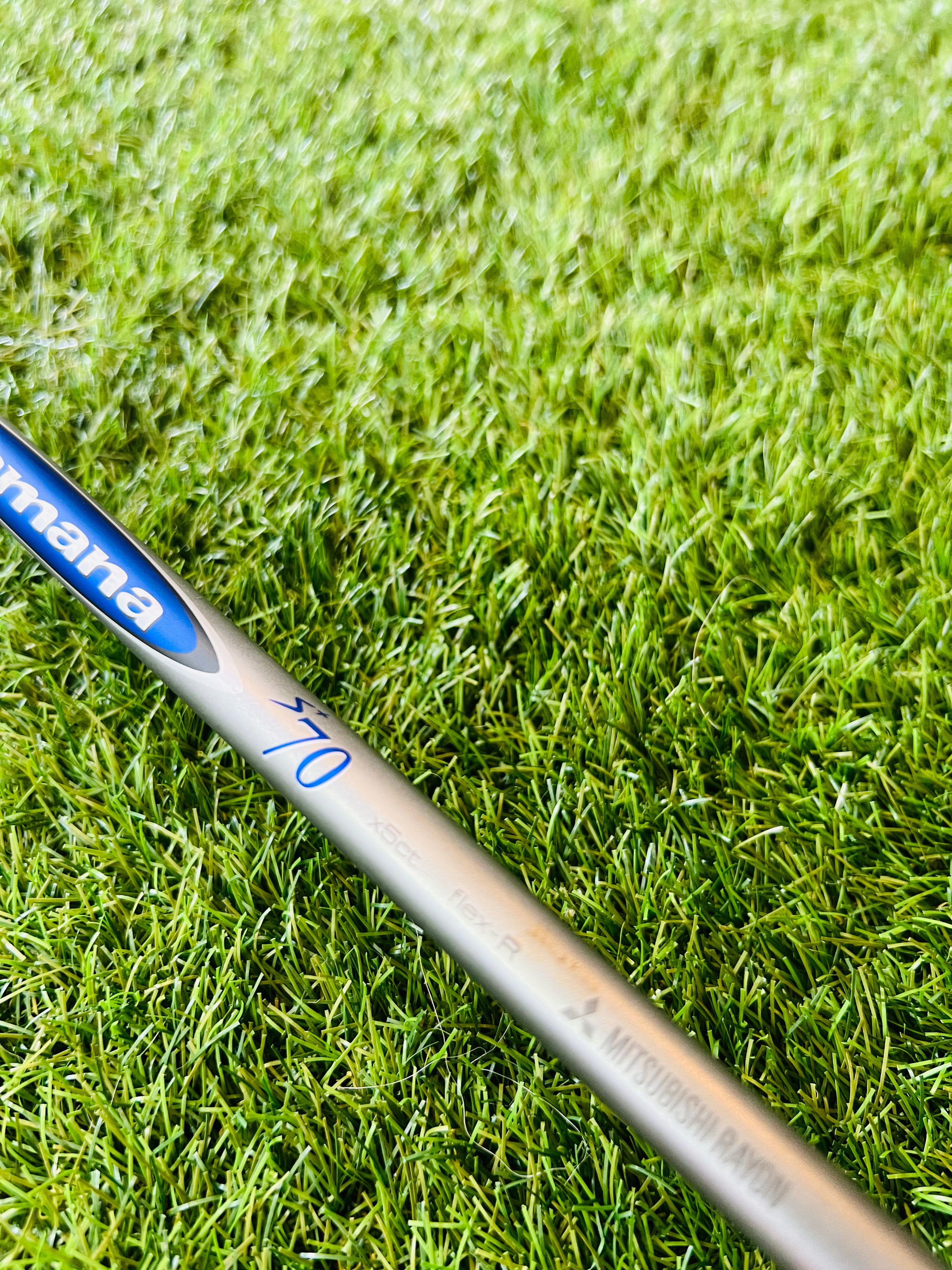 Titleist 915F 3-wood fairwayhouten golfclub voor rechtshandige golfers, met 15° loft, zichtbaar op de afbeelding.
