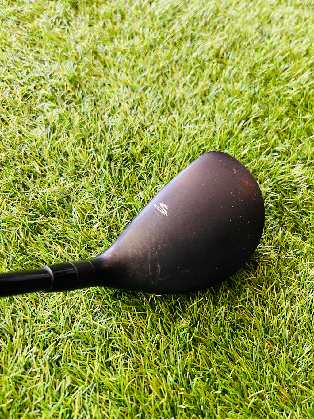 Rechtshandige Cobra King F9 Hybride 3 (19°) golfclub met zwarte afwerking en grip, geschikt voor golfspelers.