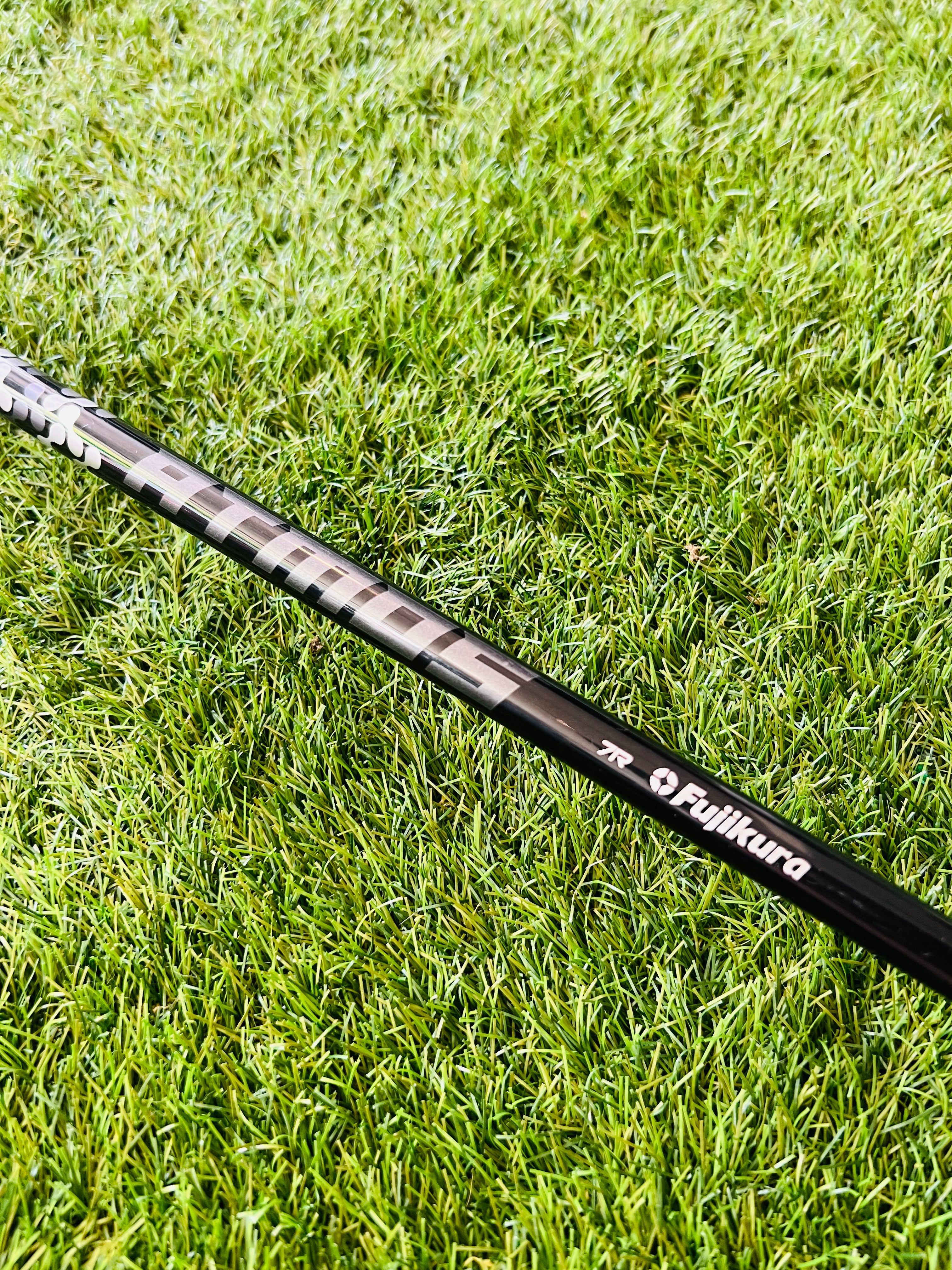 Rechtshandige Cobra King F9 Hybride 3 (19°) golfclub, zichtbaar met grip en clubkop, geschikt voor golfspelers.