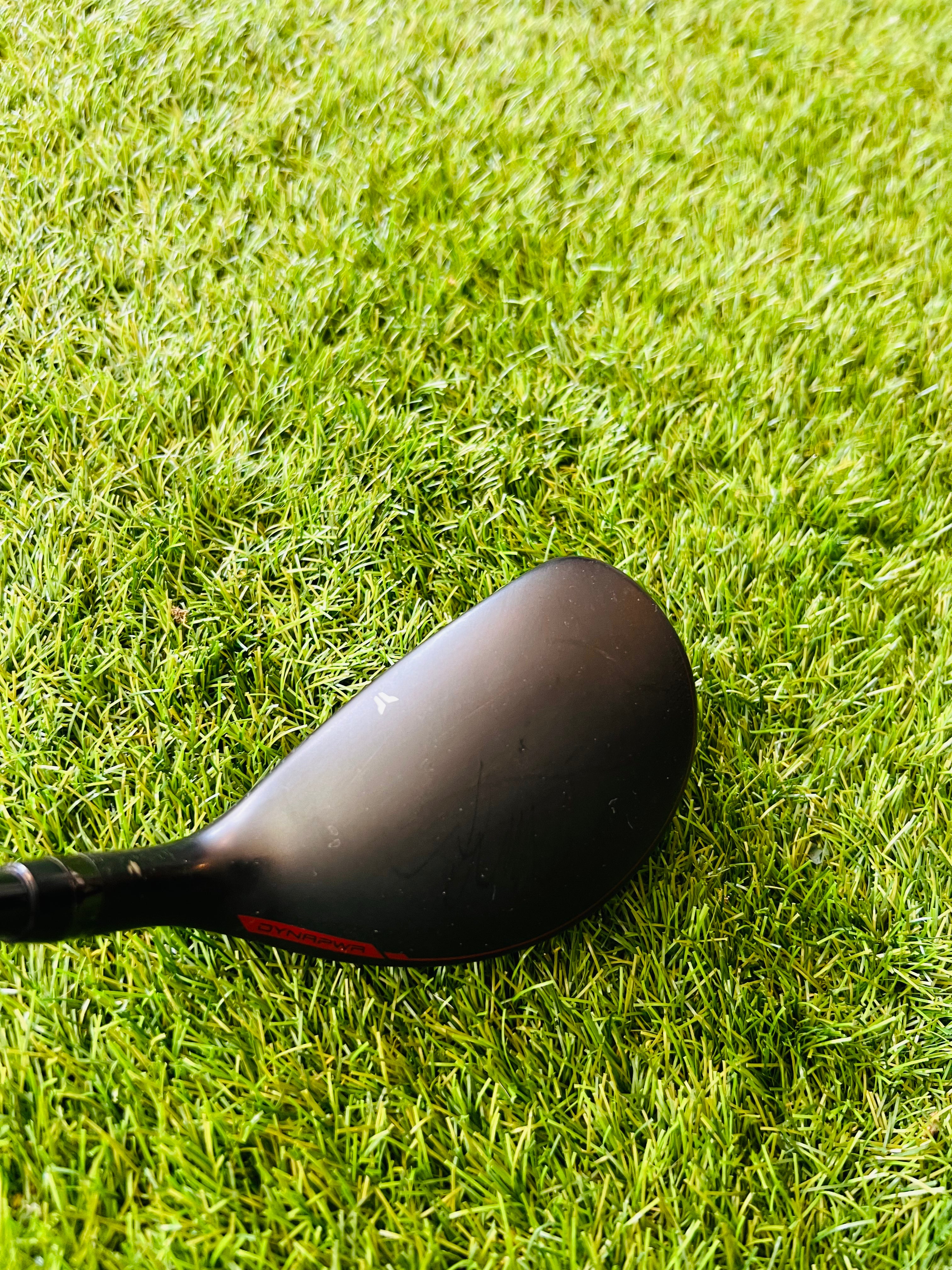 Wilson Dynapower Hybride 3 golfclub, 19°, rechtshandig, met houten clubhoofd en grip, geschikt voor golfspel.