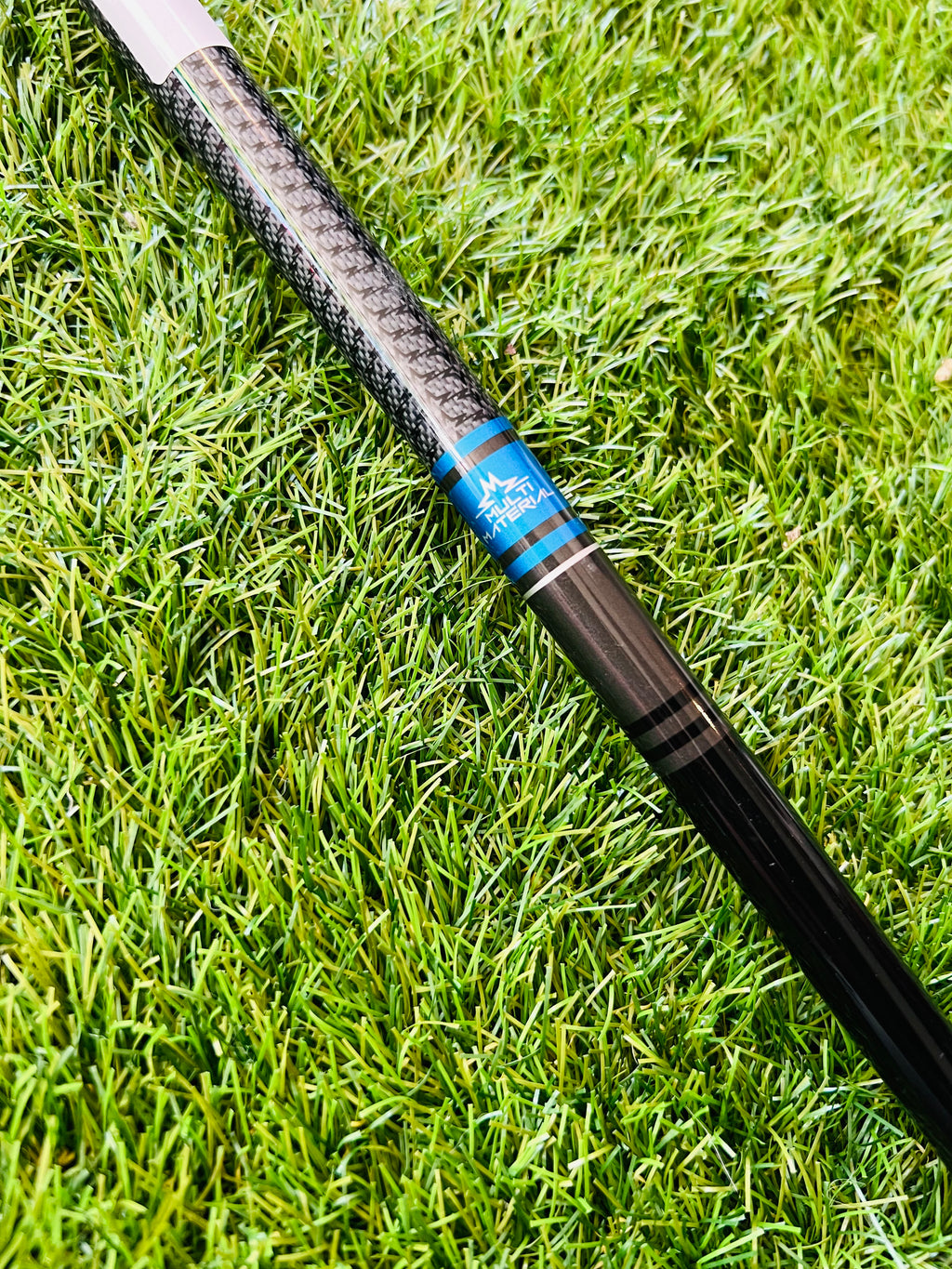 Titleist 915H hybride 2 (18°) rechtshandig, golfhybride met zwarte afwerking en comfortabele grip, geschikt voor middellange slagen.