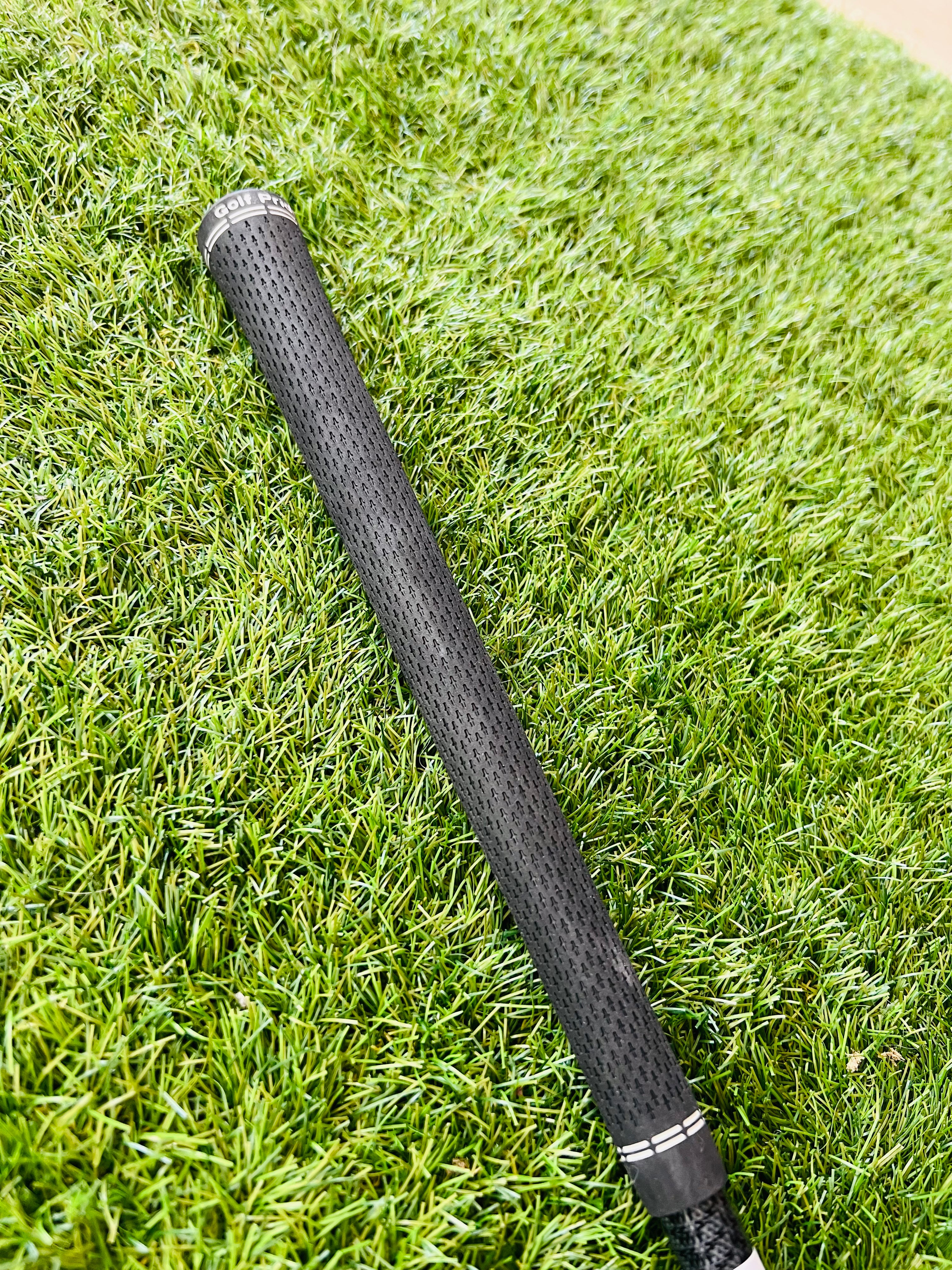 Titelist 915H hybride 2 (18°) rechtshandig golfclub, close-up van clubhoofd met grip en clubblad zichtbaar