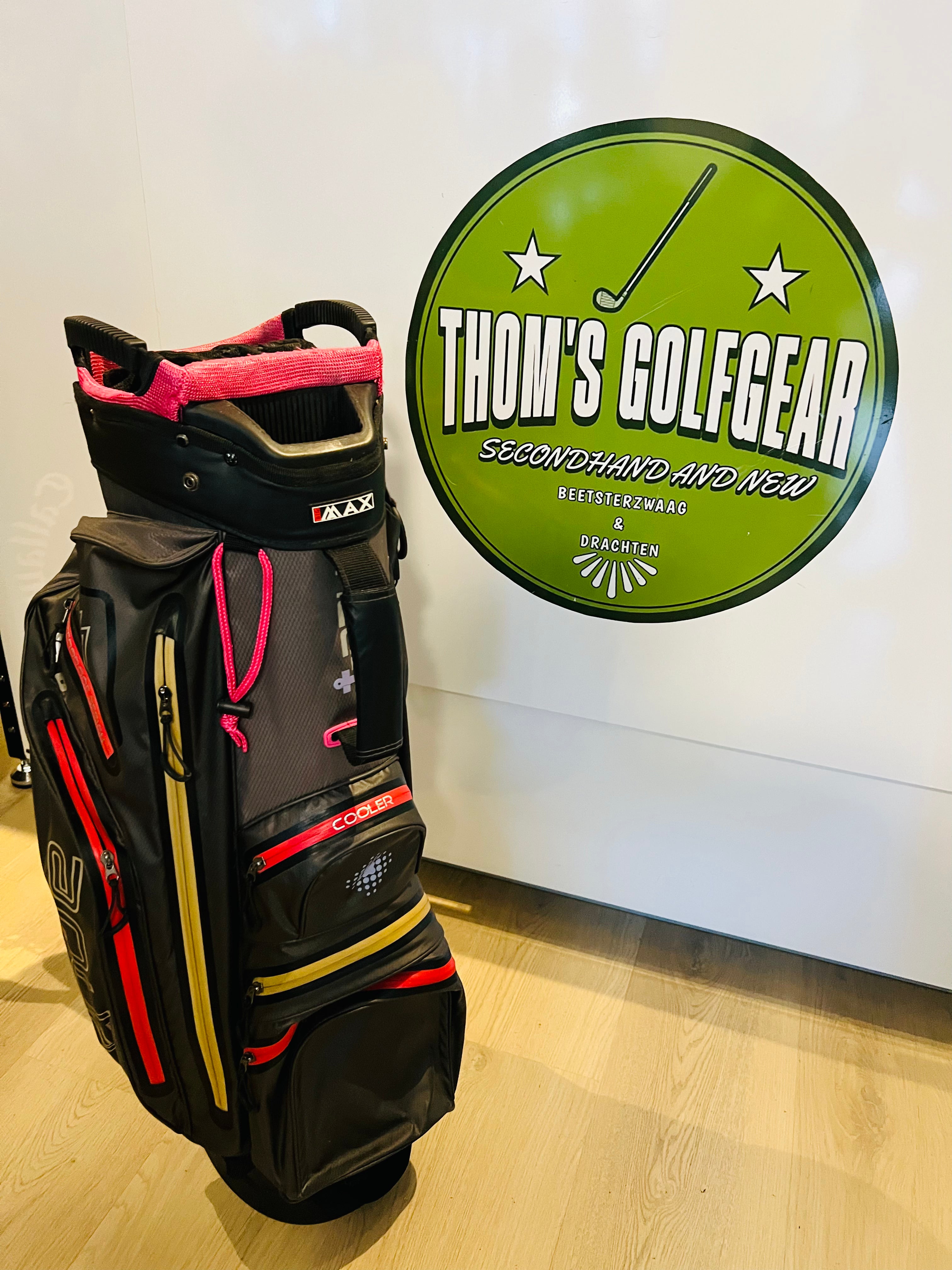 BIG MAX Aqua Drive Cartbag – Zwart / Roze / Rood - Thom's Golfgear