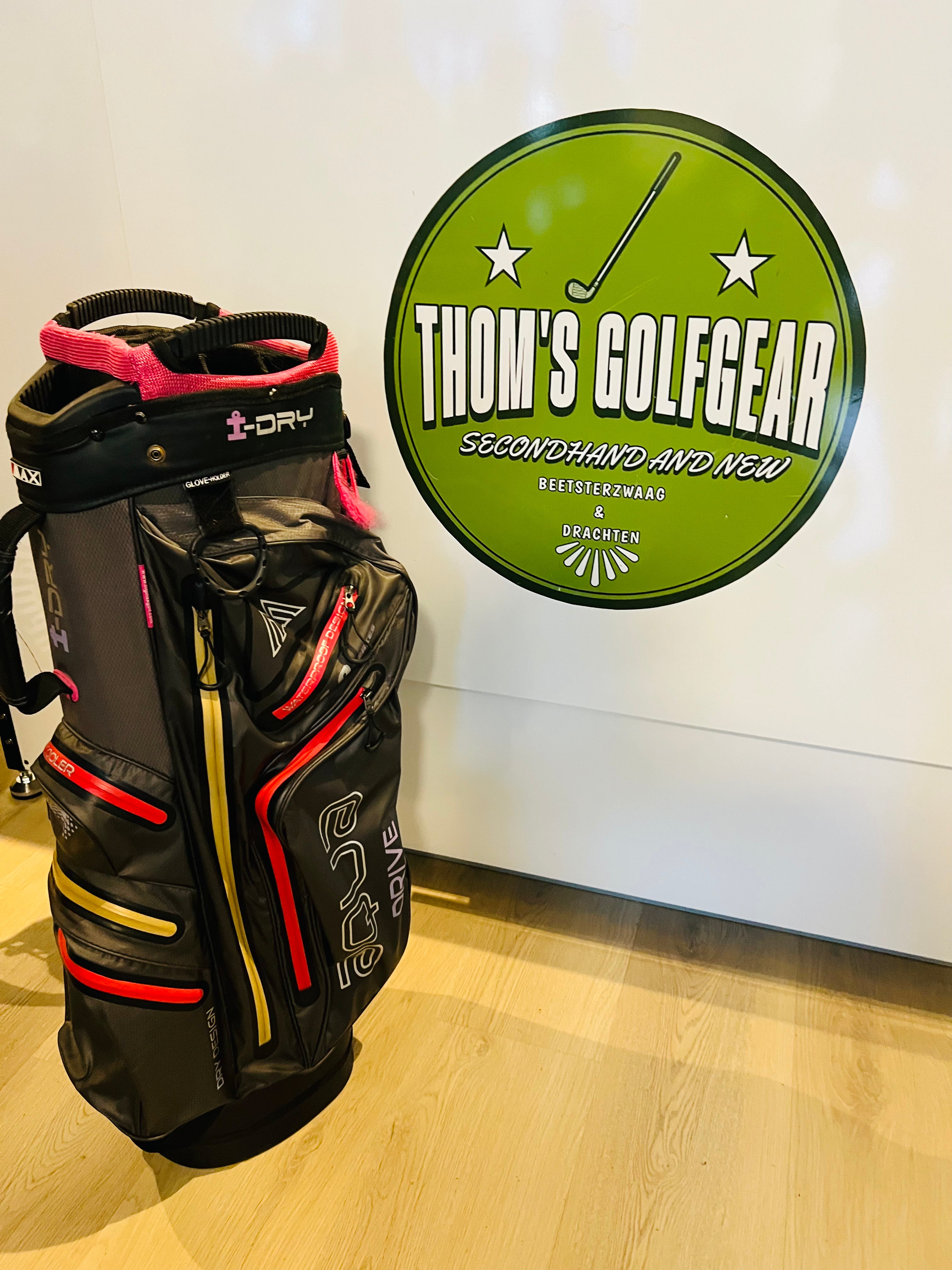BIG MAX Aqua Drive Cartbag – Zwart / Roze / Rood - Thom's Golfgear