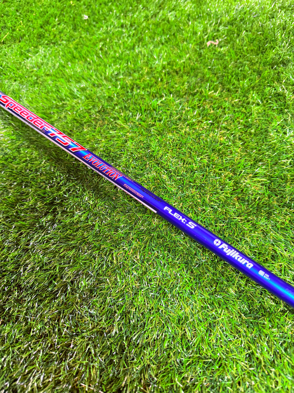 Titleist 915D3 golf driver met 9,5° loft, rechtshandig, zichtbaar op witte achtergrond met grip en clubhoofd.
