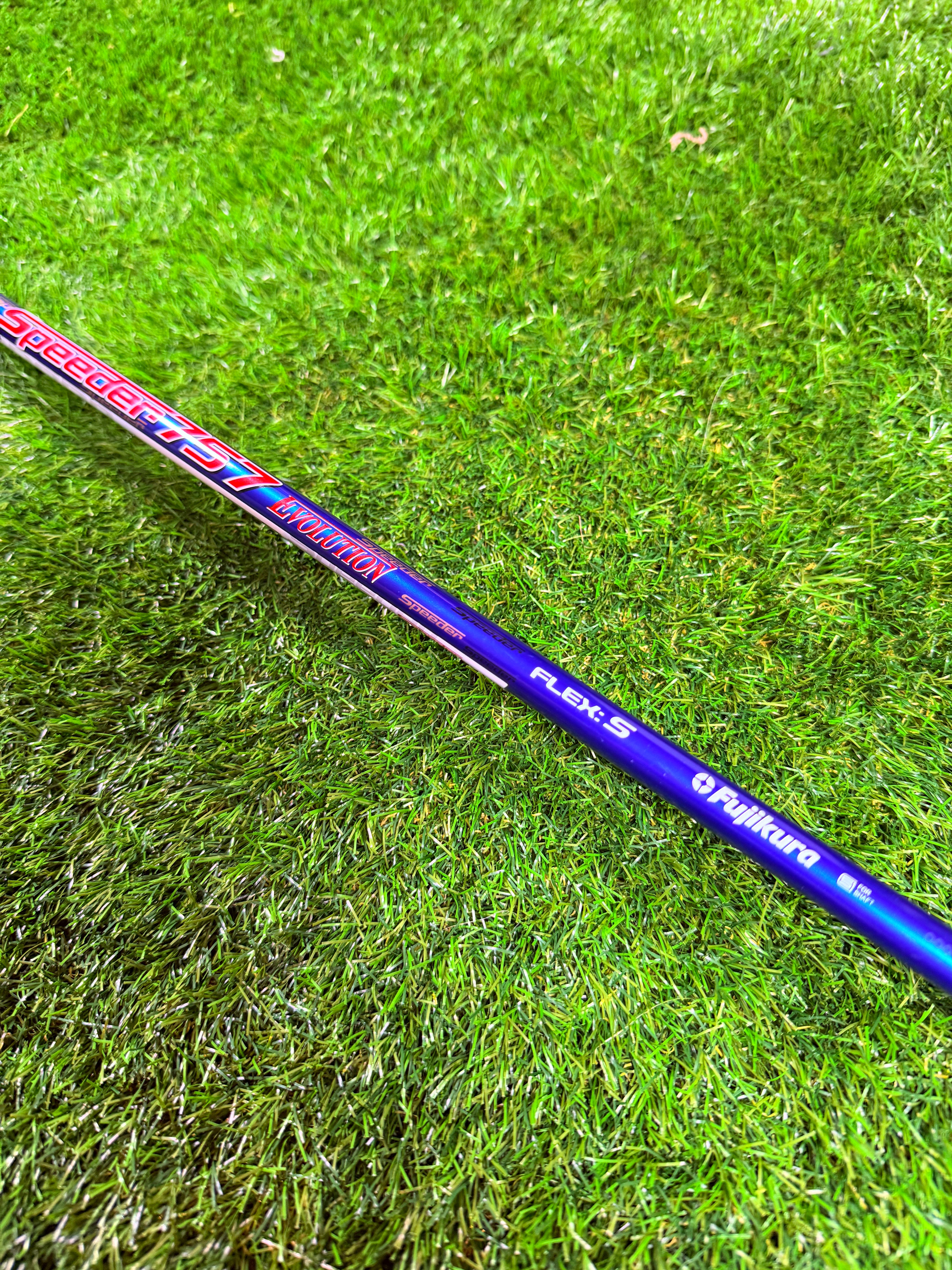Titleist 915D3 golf driver met 9,5° loft, rechtshandig, zichtbaar op witte achtergrond met grip en clubhoofd.