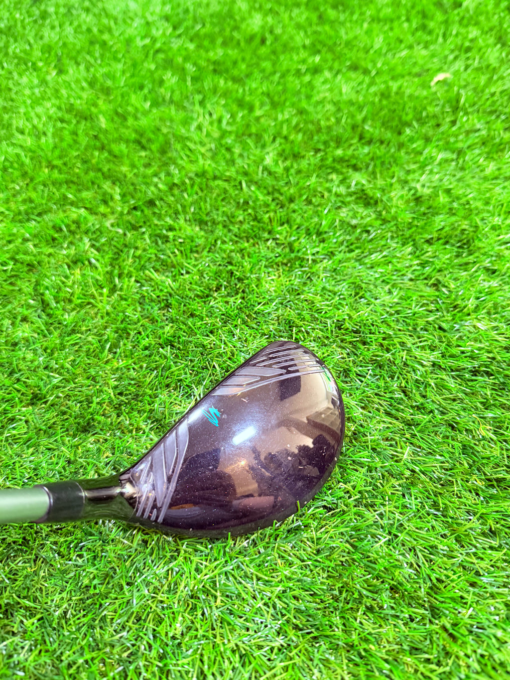 Cobra King F8 Baffler Tech Hybride 4 – 22° (Rechtshandig)