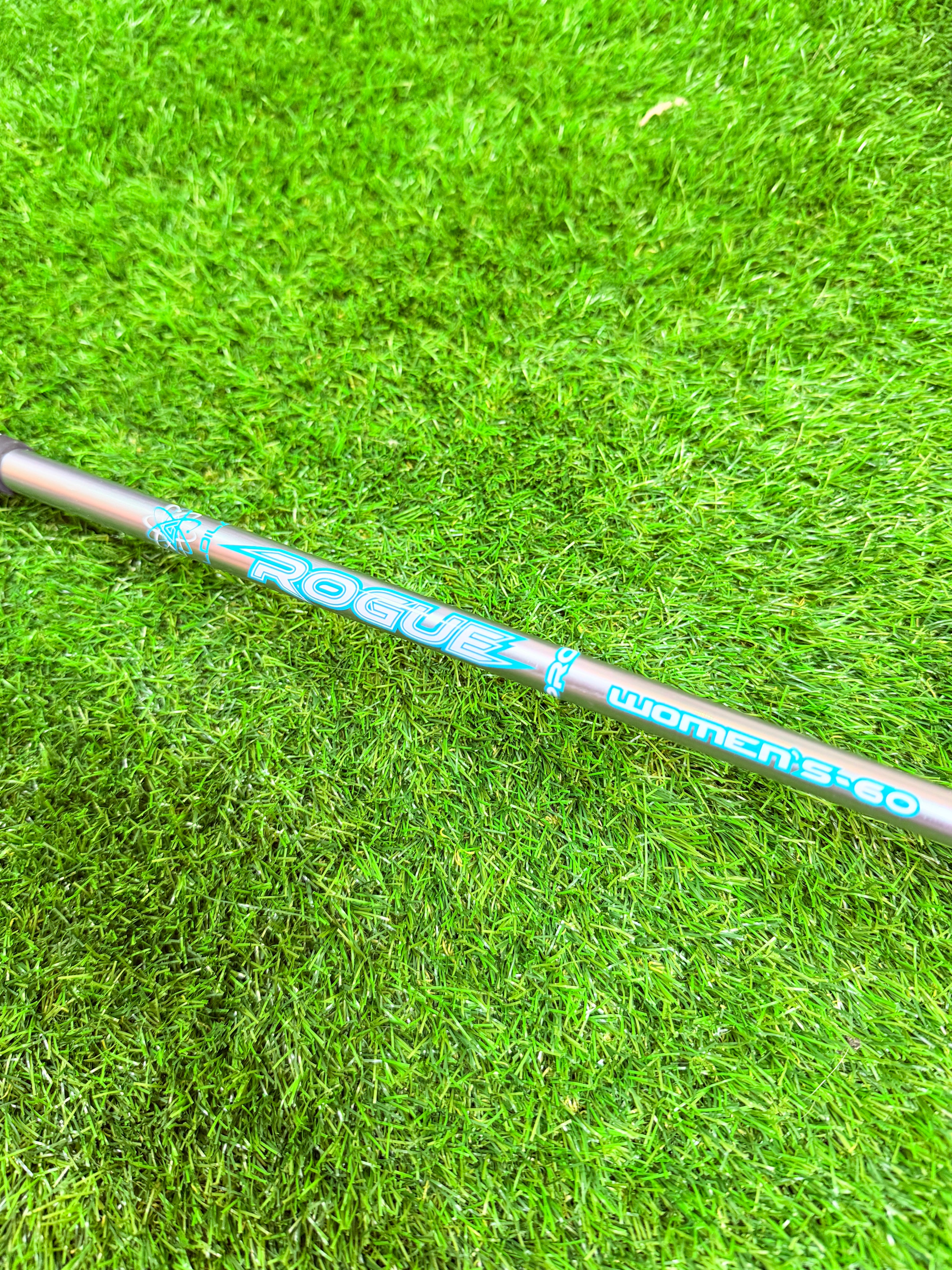 Cobra King F8 Baffler Tech Hybride 4 – 22° (Rechtshandig)