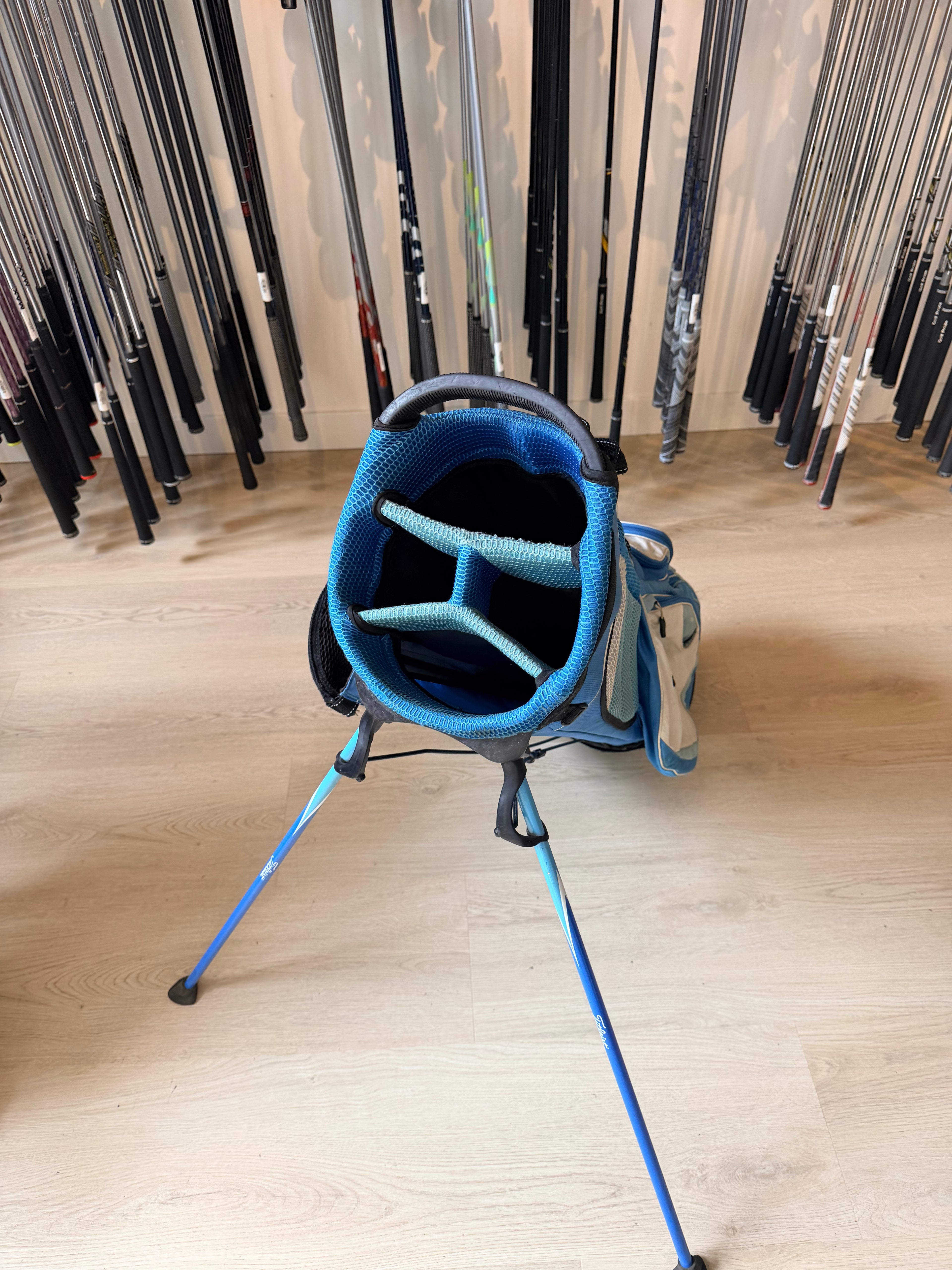Titleist Standbag – Lichtblauw/Wit – 4-Vaks (Rechtshandig)