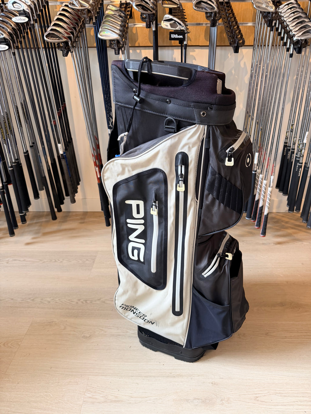 PING Pioneer Monsoon Cartbag – Zwart/Wit – 14-Vaks
