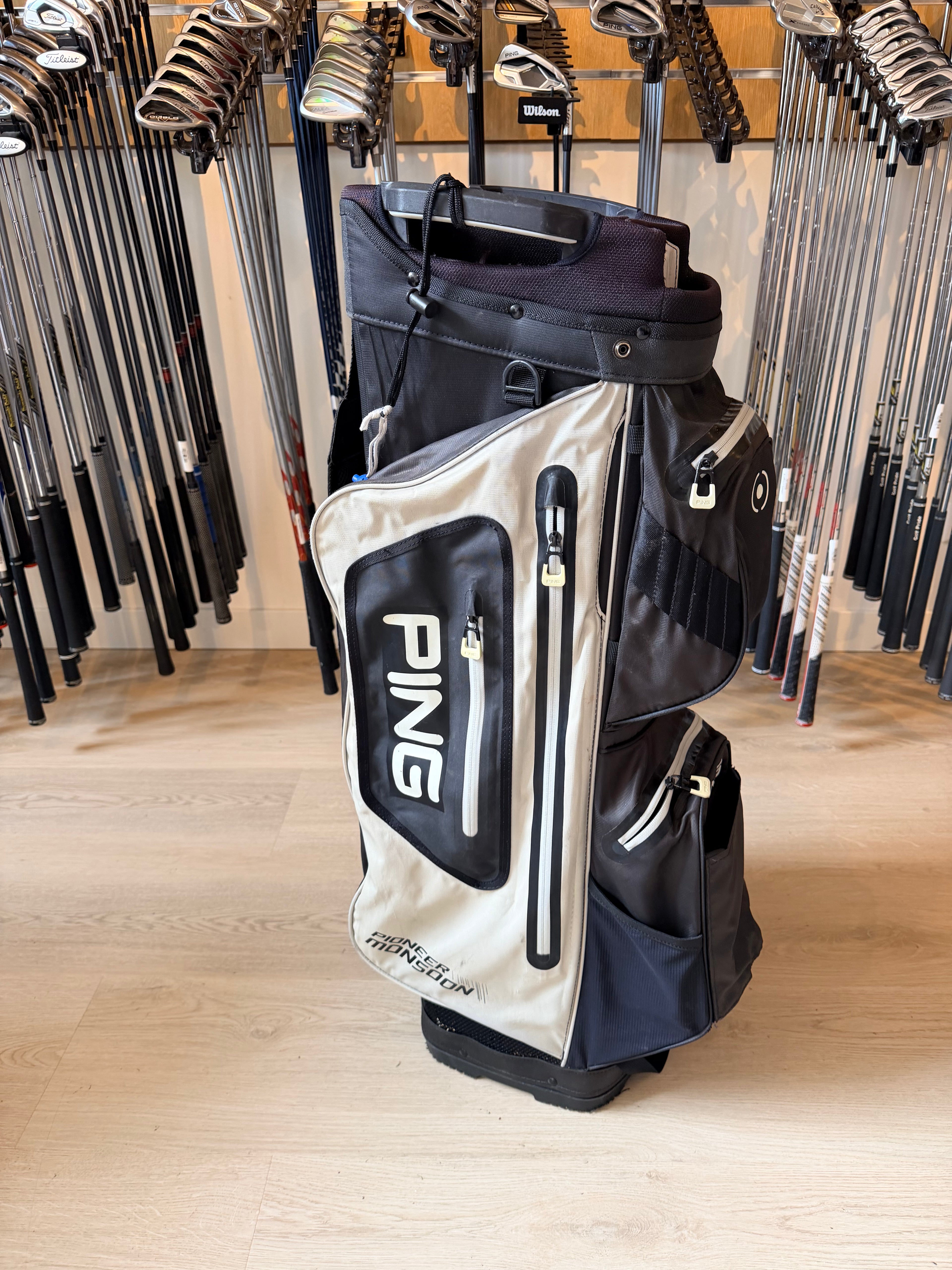 PING Pioneer Monsoon Cartbag – Zwart/Wit – 14-Vaks