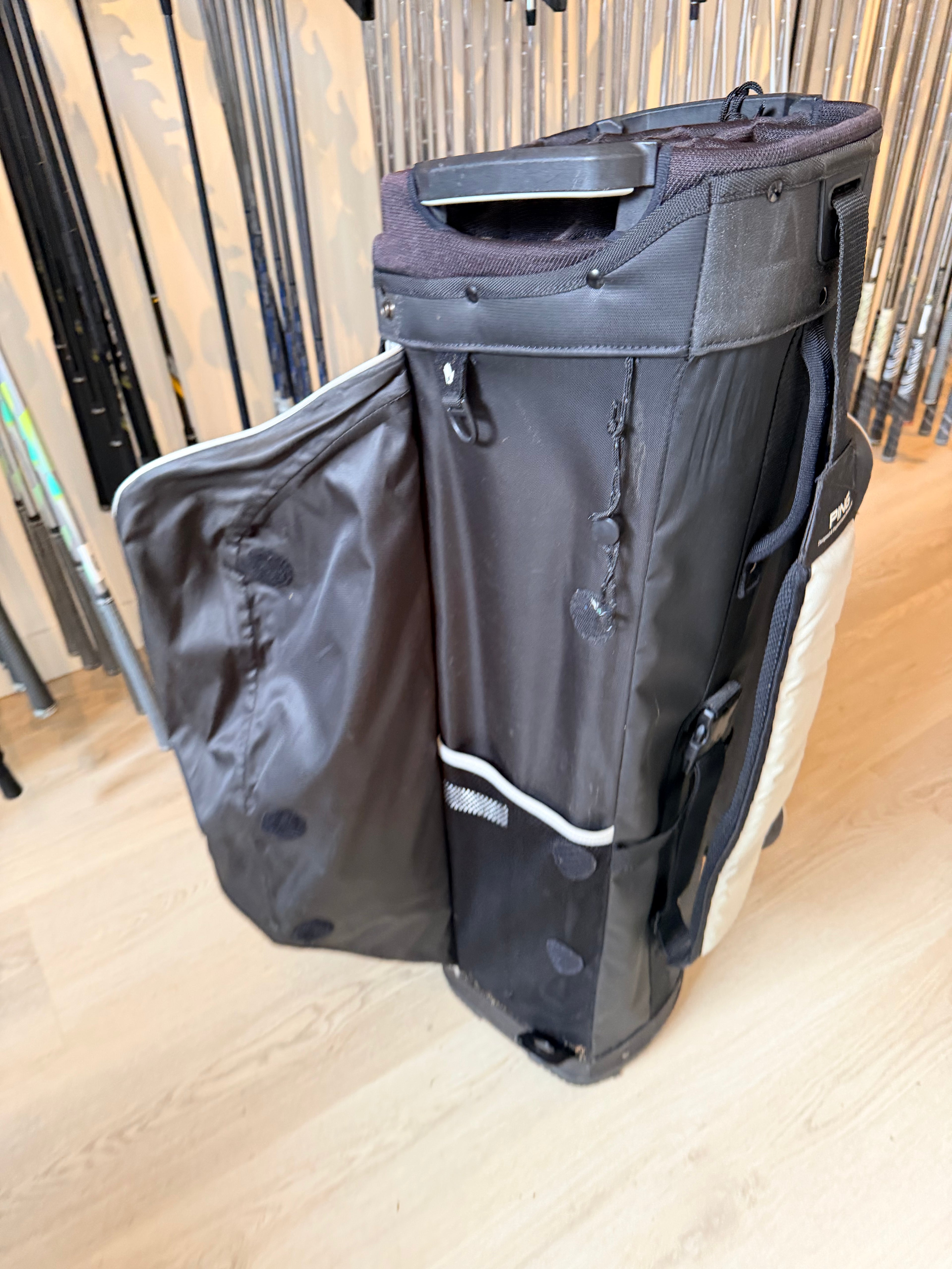 PING Pioneer Monsoon Cartbag – Zwart/Wit – 14-Vaks