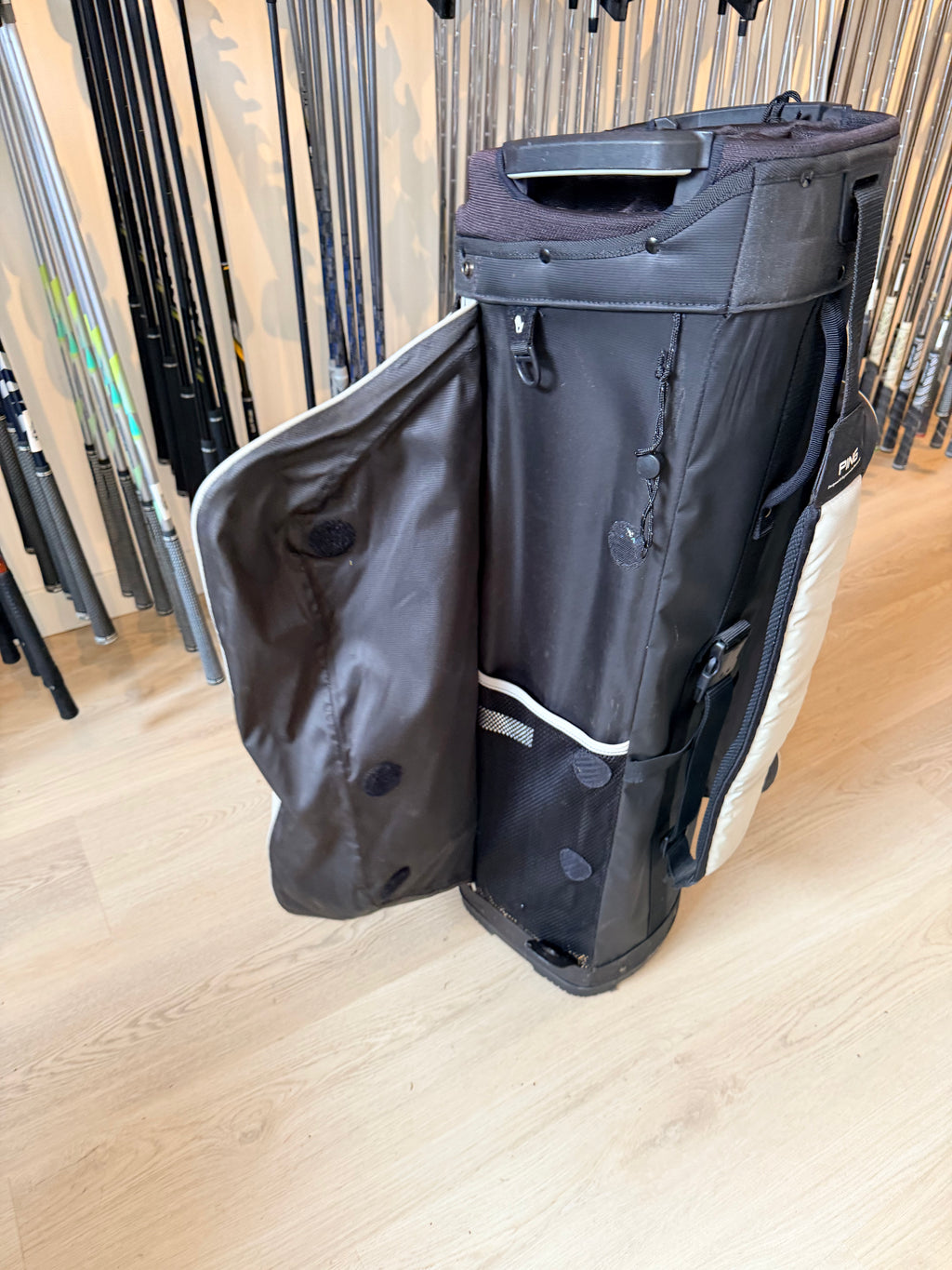 PING Pioneer Monsoon Cartbag – Zwart/Wit – 14-Vaks