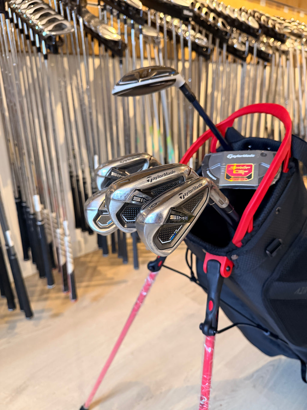 TaylorMade SIM2 Max OS Golfset – 6 t/m SW + Hybride 5 + Nieuwe Spider GT Putter + Nieuwe Standbag (Rechtshandig)