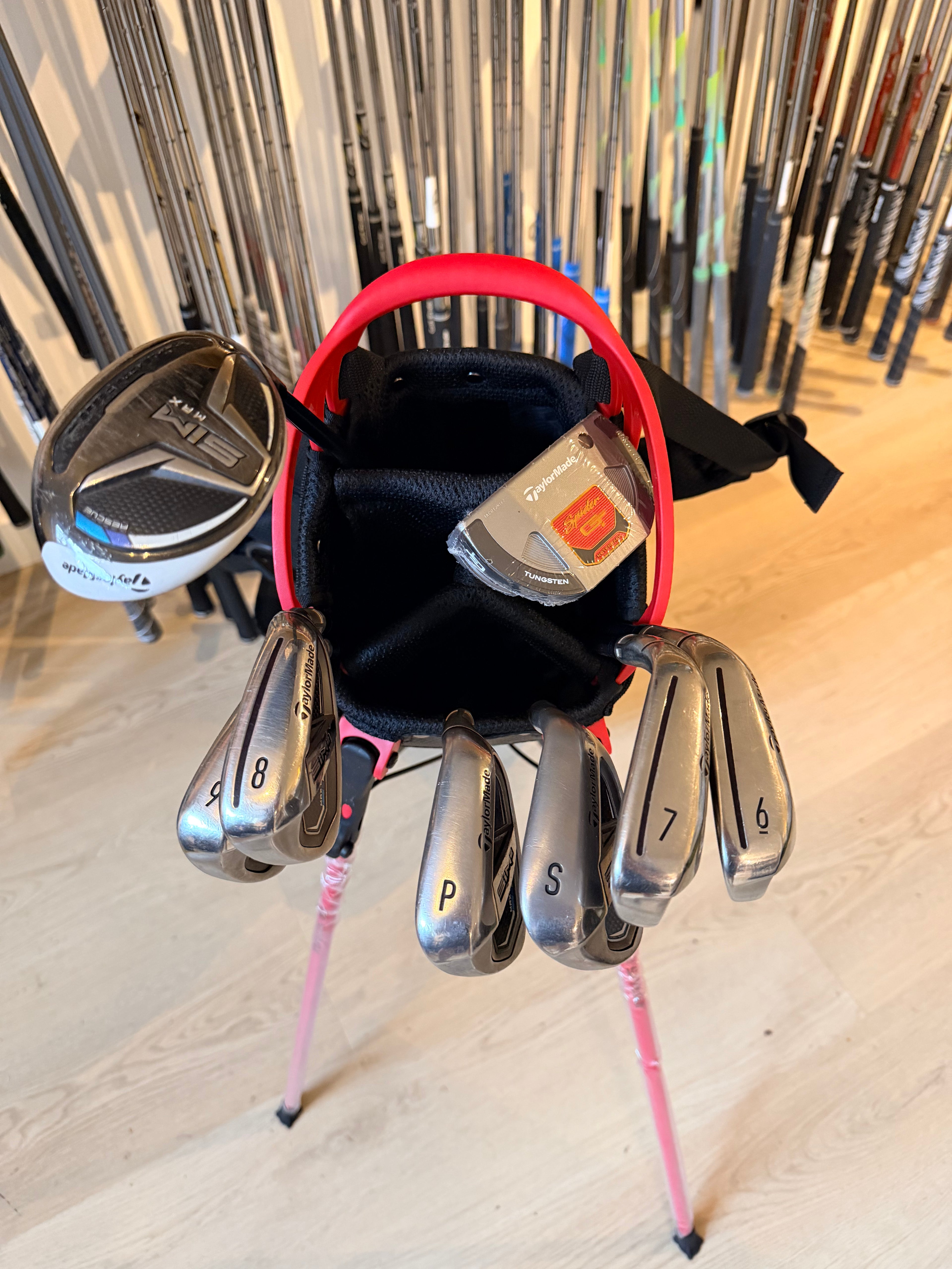 TaylorMade SIM2 Max OS Golfset – 6 t/m SW + Hybride 5 + Nieuwe Spider GT Putter + Nieuwe Standbag (Rechtshandig)