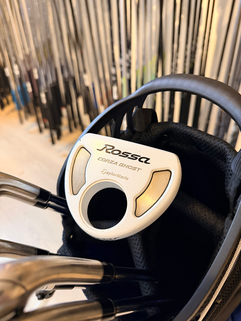 TaylorMade M4 Golfset – 5 t/m PW + 54° Wedge + Rossa Corza Ghost Putter + Nieuwe Standbag (Rechtshandig)