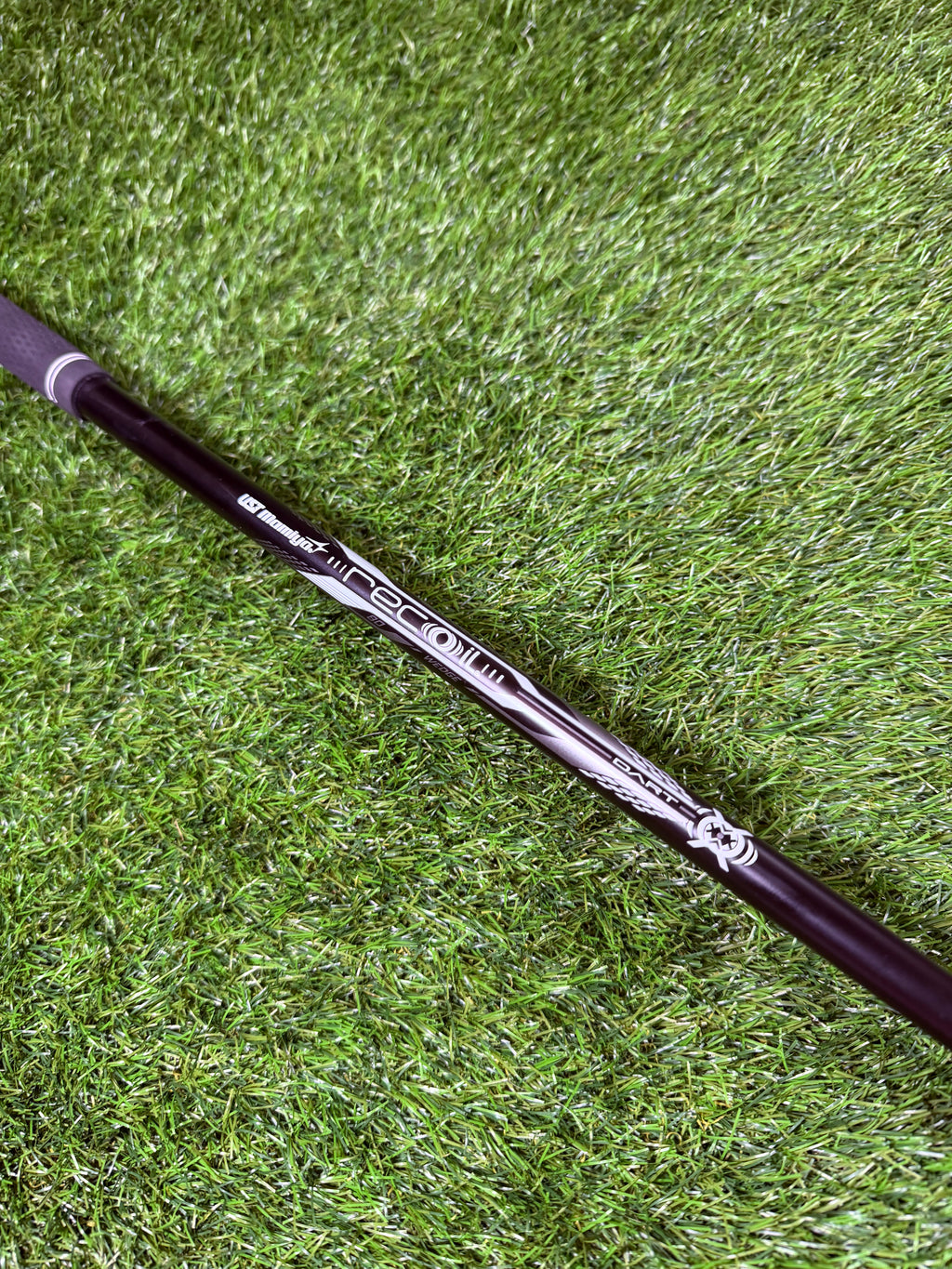 Cleveland Smart Sole full-face chipper voor rechtshandige golfers, Thom's Golfgear, close-up van het clubblad en grip
