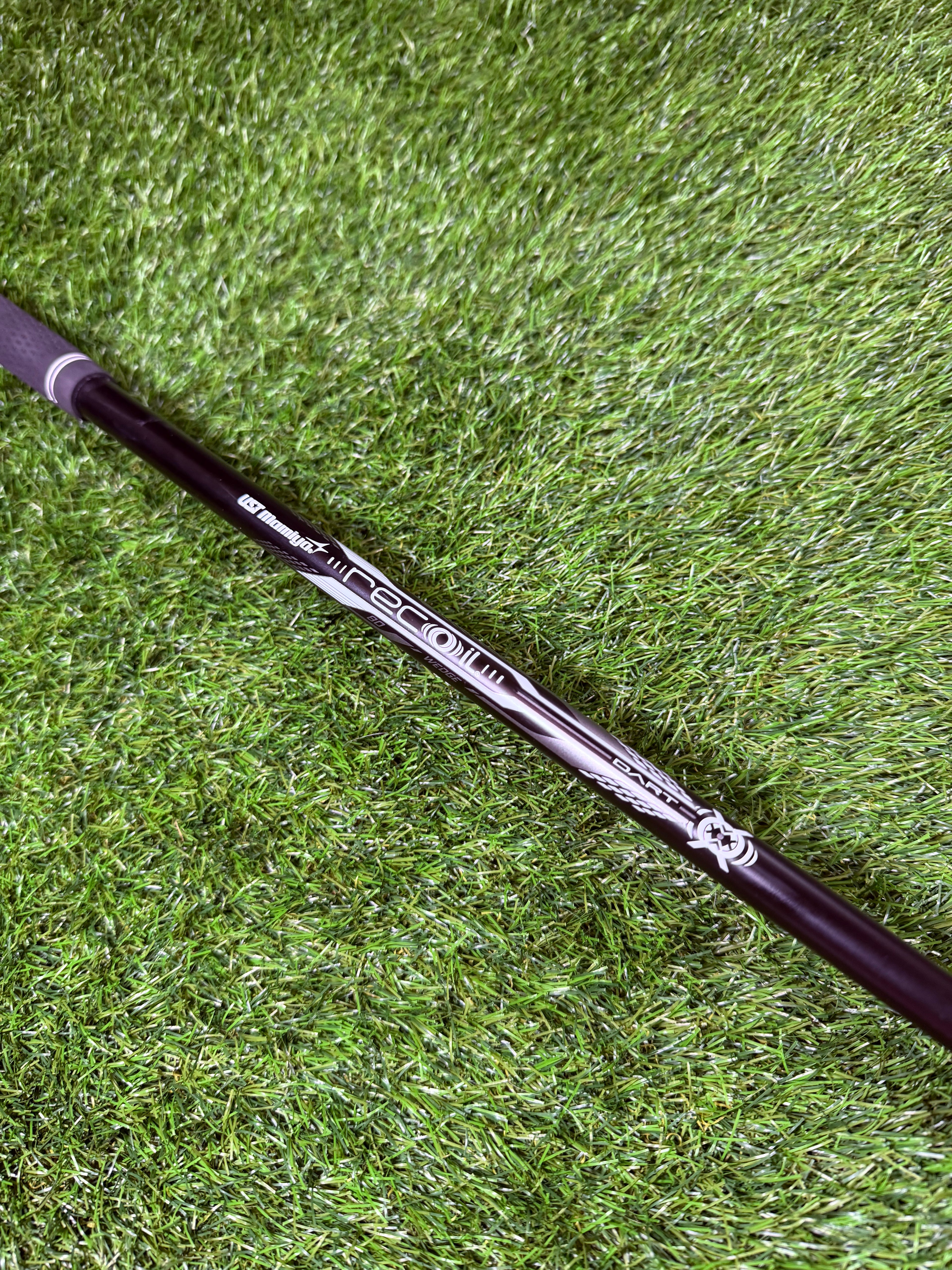 Cleveland Smart Sole full-face chipper voor rechtshandige golfers, Thom's Golfgear, close-up van het clubblad en grip