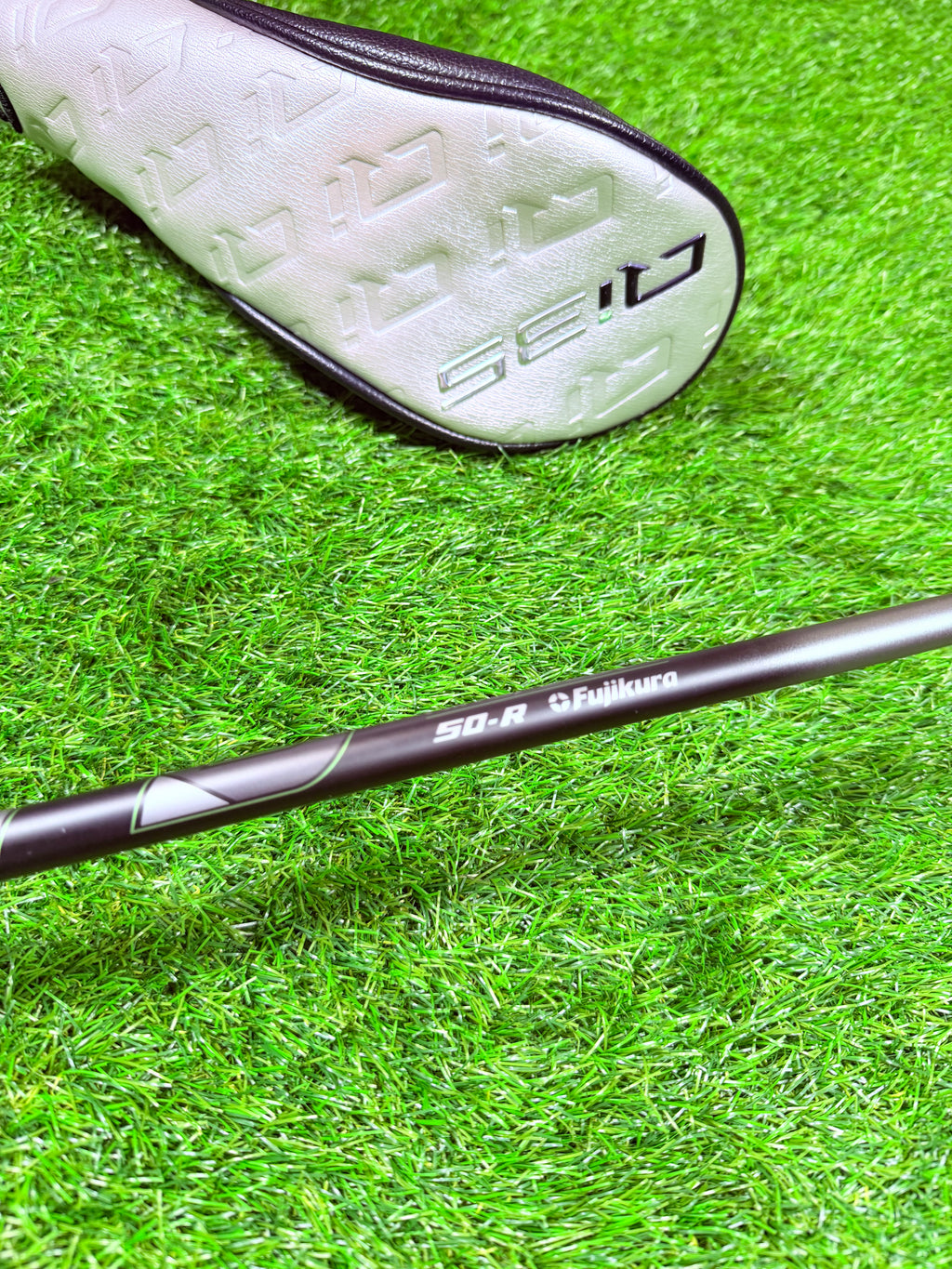 TaylorMade Qi35 Max hybride 6 (31°) rechtshandig, golfclub met graphite shaft en comfortabele grip, ideaal voor golfers.