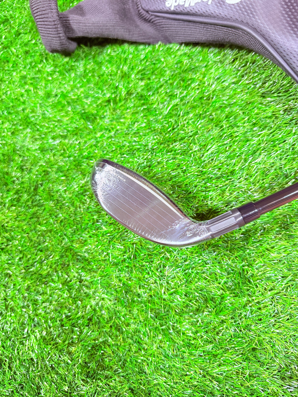 TaylorMade Stealth Hybride 5 (25°) golfclub, zichtbaar met graphite shaft en zwarte clubkop, geschikt voor golfers.