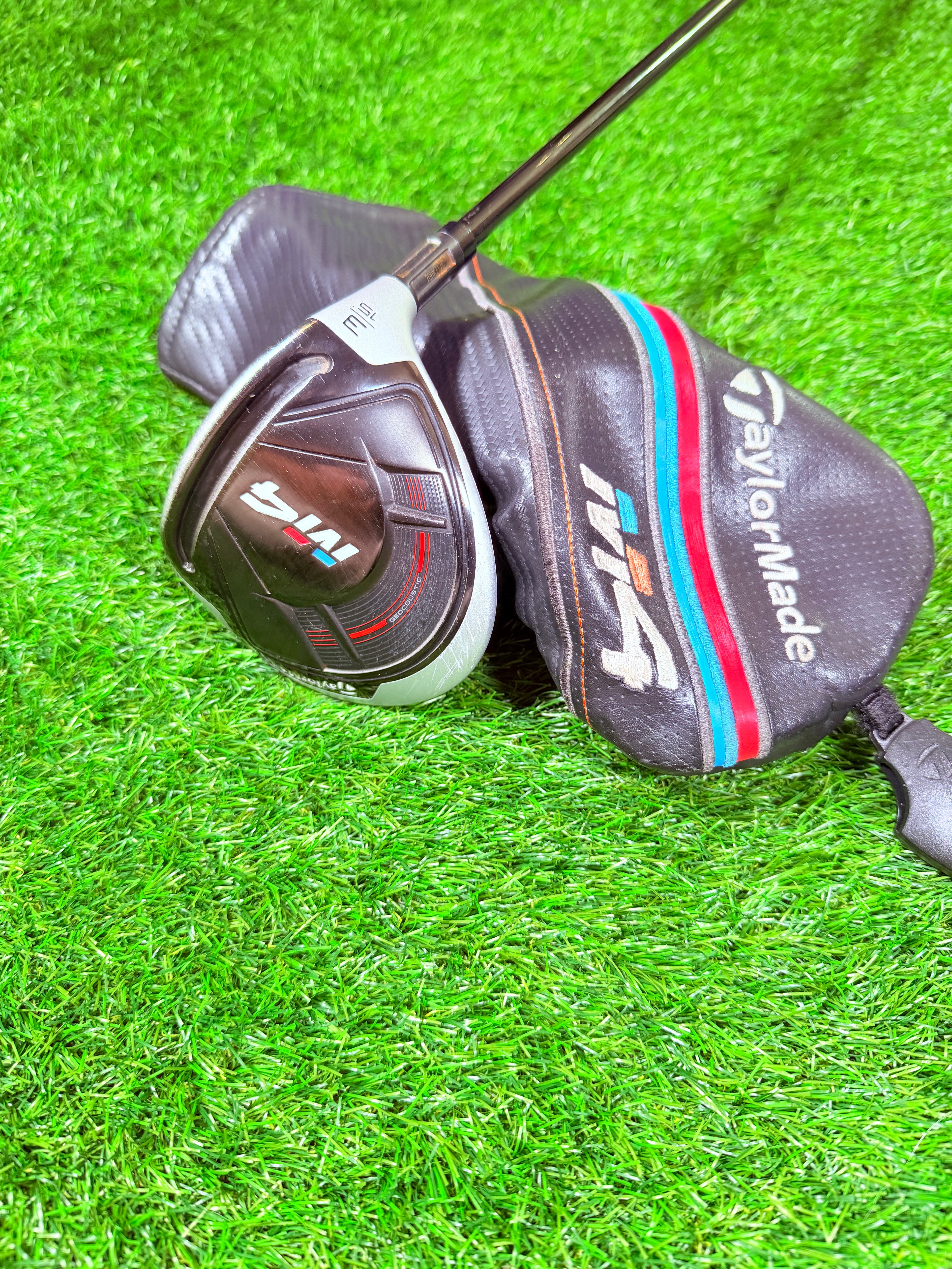 Rechtshandige TaylorMade M4 3-wood golfclub met 15° loft, close-up afbeelding met clubhoofd en grip.