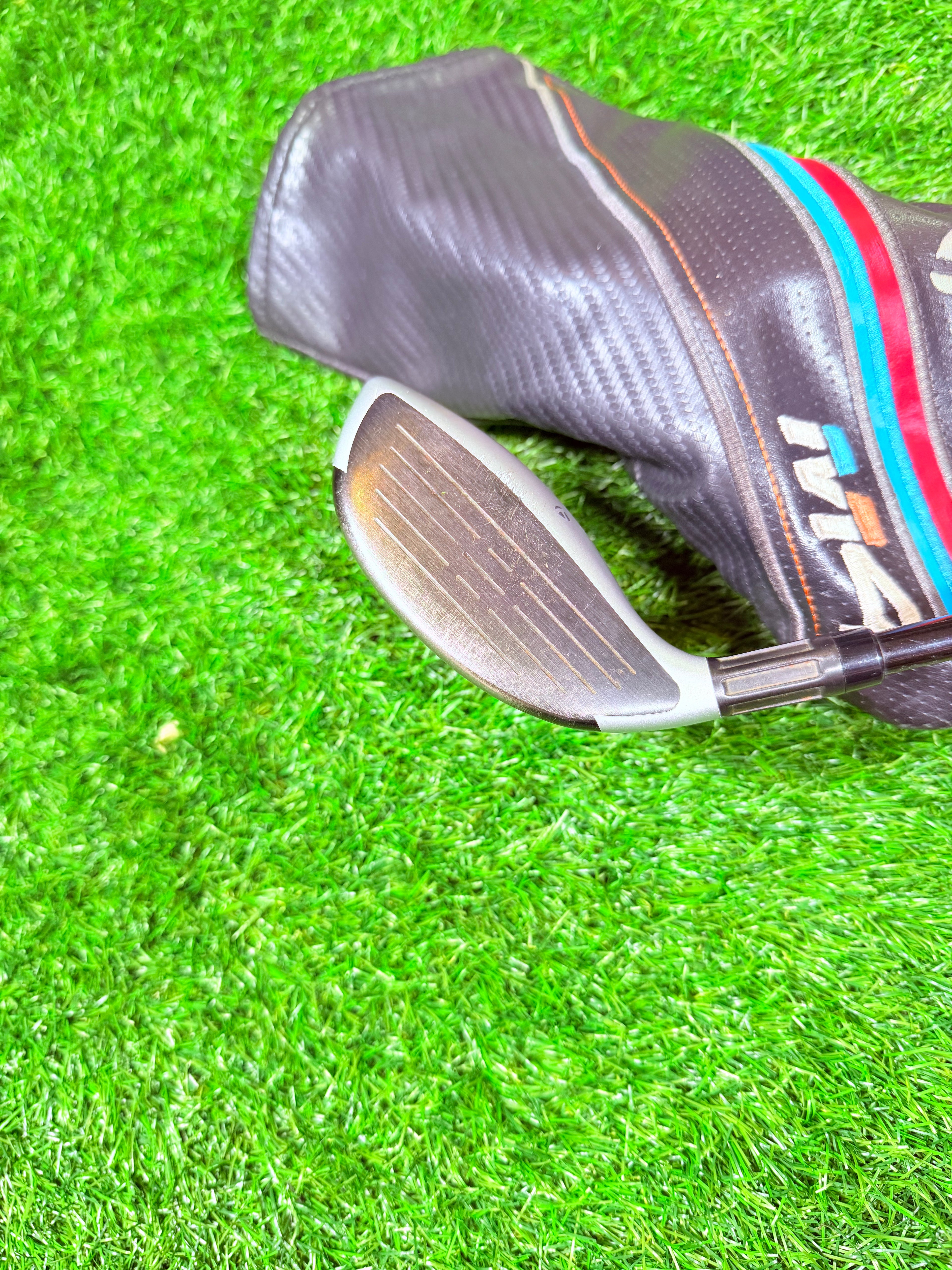 Rechtshandige TaylorMade M4 3-wood (15°) golfclub met graphite shaft, zichtbaar op de afbeelding.