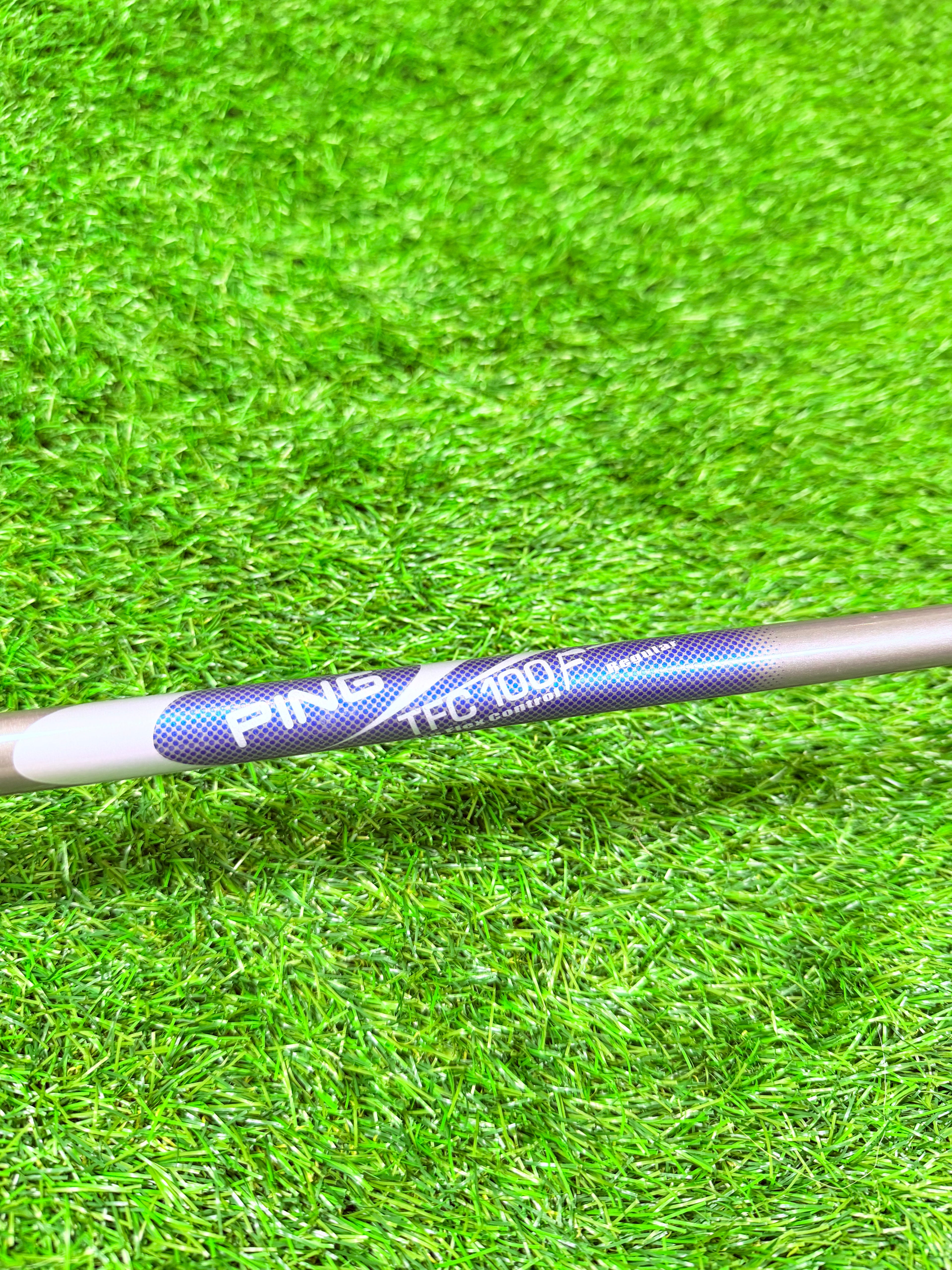Rechtshandige PING G5 3-wood golfclub met 15° loft, zichtbaar op de afbeelding, van Thom's Golfgear