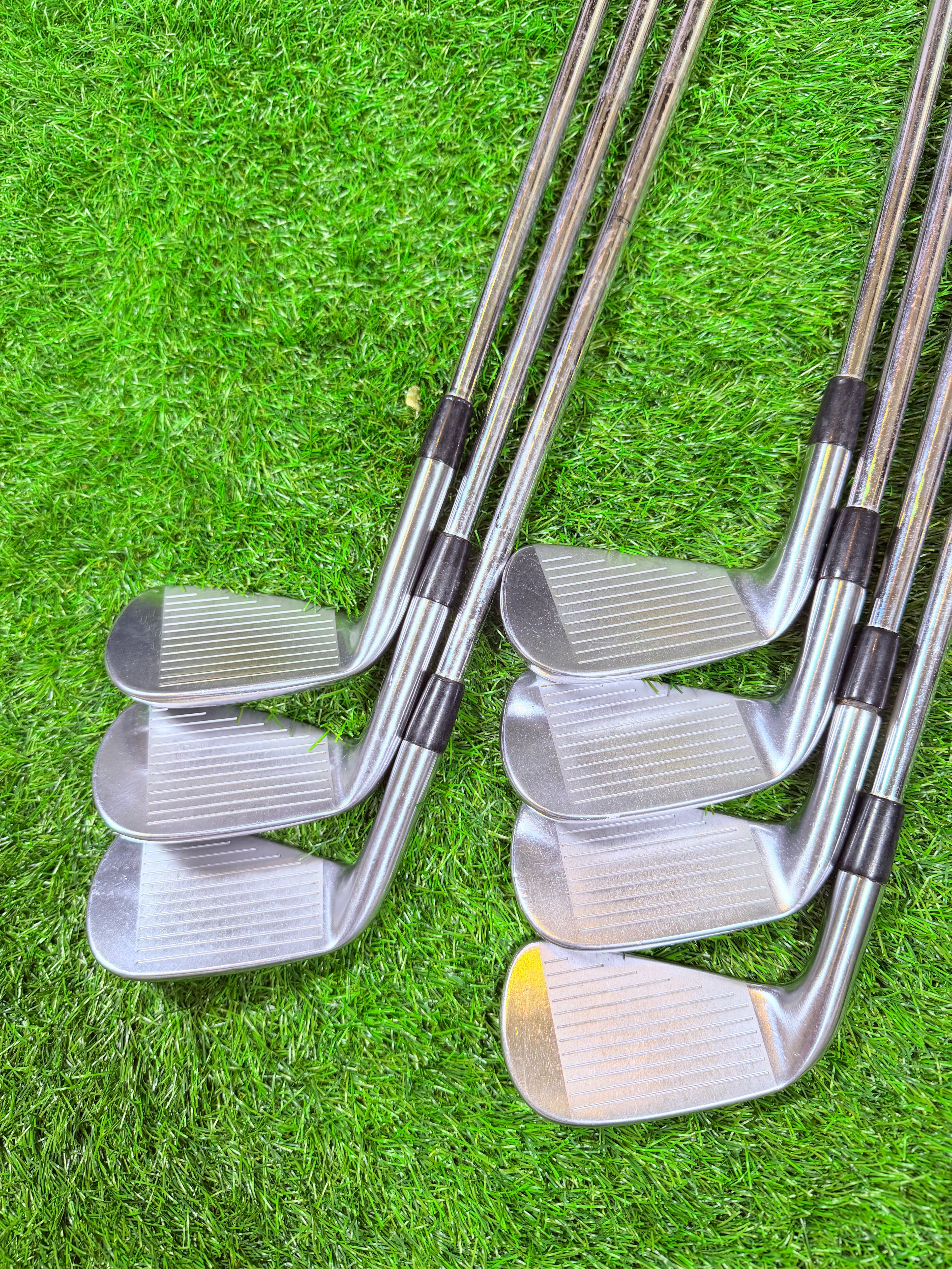Titelist AP2 716 ijzerset 4 tot PW, rechts hand, golfclubs met houten handgrepen en chroom afwerking, voor golfspelers
