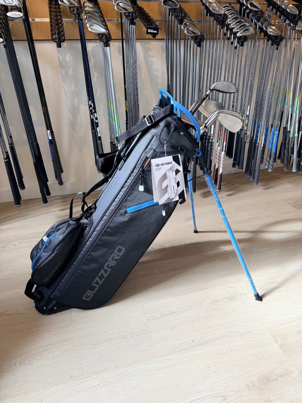 Golfset TaylorMade R7 Halve met Honma hybride 5 en Snake Eyes putter in nieuwe standbag, geschikt voor gevorderde golfers.