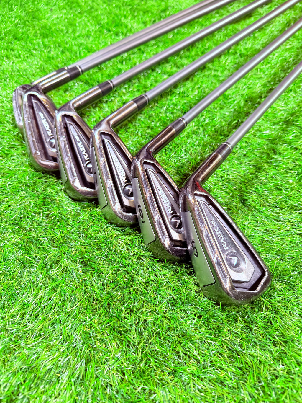 Set Callaway RAZR XF ijzerset 5 t/m PW met graphite shafts voor rechtshandige golfers, inclusief golfclubs op afbeelding