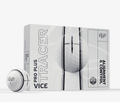Twaalf Thom's Golfgear Vice Pro Plus Tracer golfballen met tracé en opvallende kleuren, geschikt voor golfspel en training.