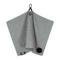 Witte, zwarte of grijze UST Premium magnetische golfhanddoek van Thom's Golfgear, afgebeeld in een close-up.