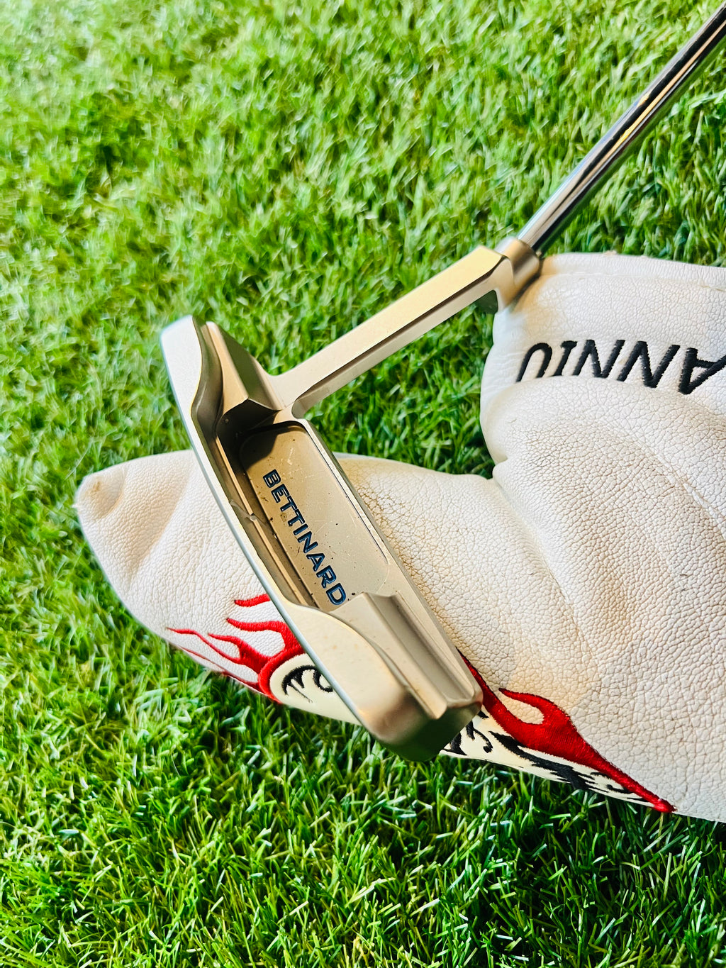 zijaanzicht van de Bettinardi BB1