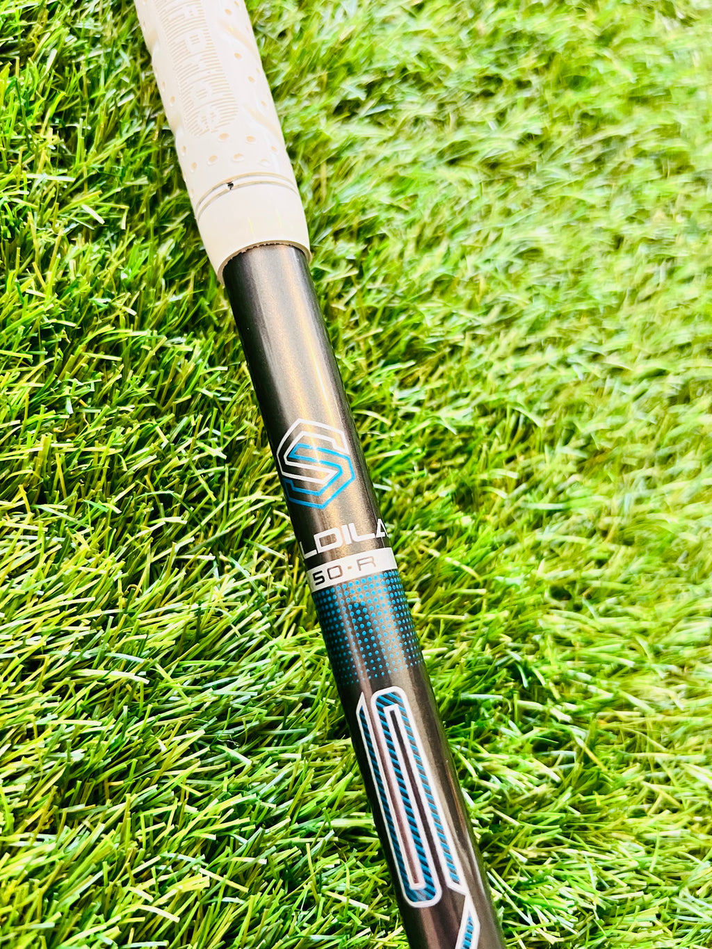 Adlila Regular Shaft in de Callaway Rogue Driver