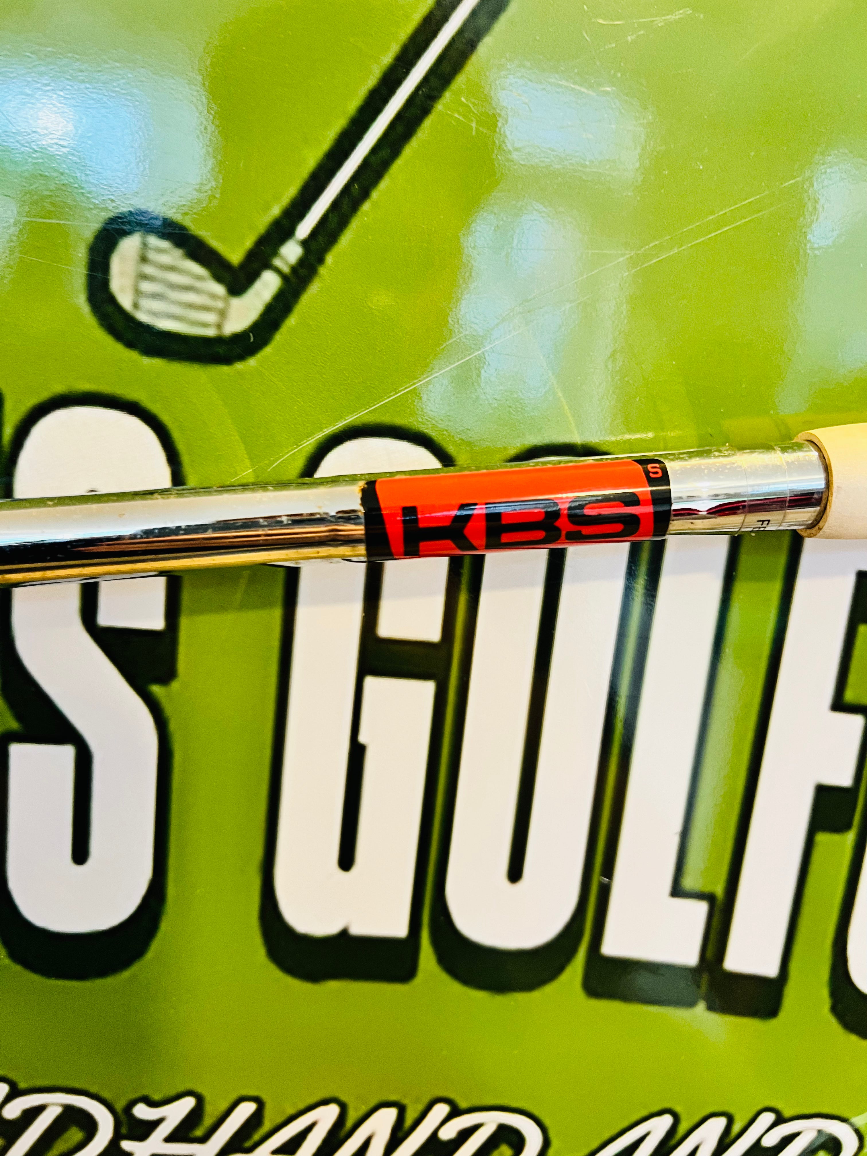 Stiff Shaft van KBS in de Wilson Staff ijzers